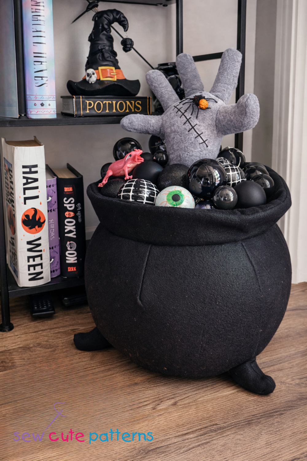Halloween cauldron pattern
