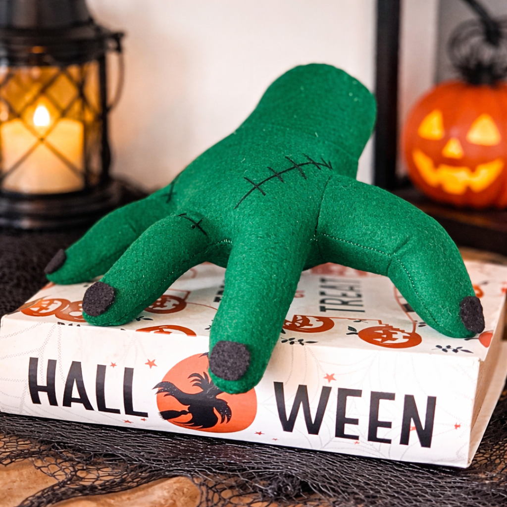 severed hand halloween pattern.png