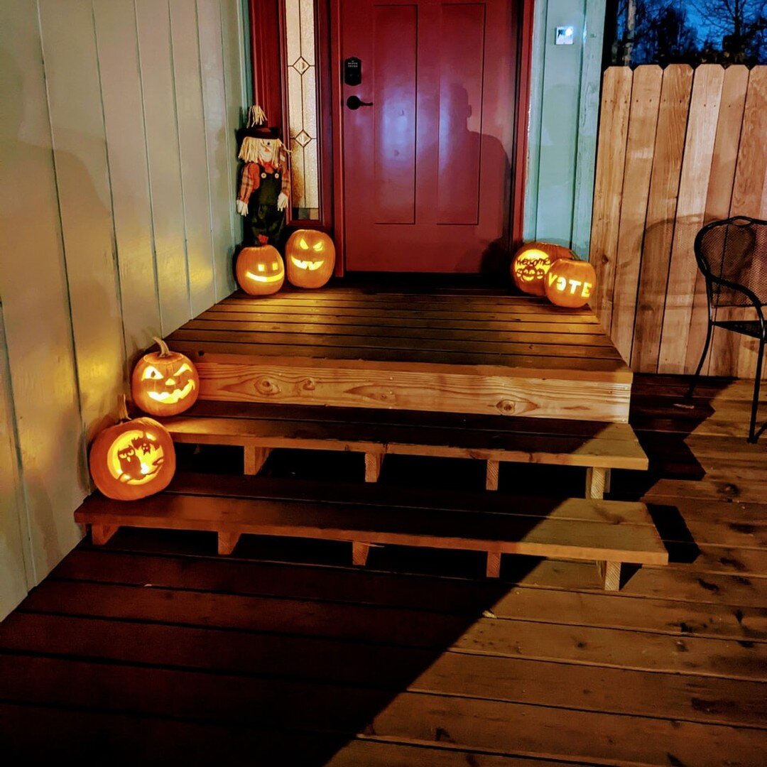We're pretty proud of our pumpkins this year. Happy Halloween! 🎃🦇👻