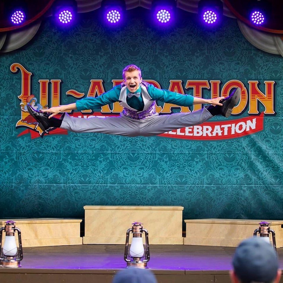 Just trying to make Lil happy ☺️ Catch Lusty Lil&rsquo;s Lil-abration now through August 15th!! 🕺🏼💙
&bull;
#musicaltheatre #actor #singer #dancer #cedarpoint #lustylils #lilabration #gay #instagay #performer #summer