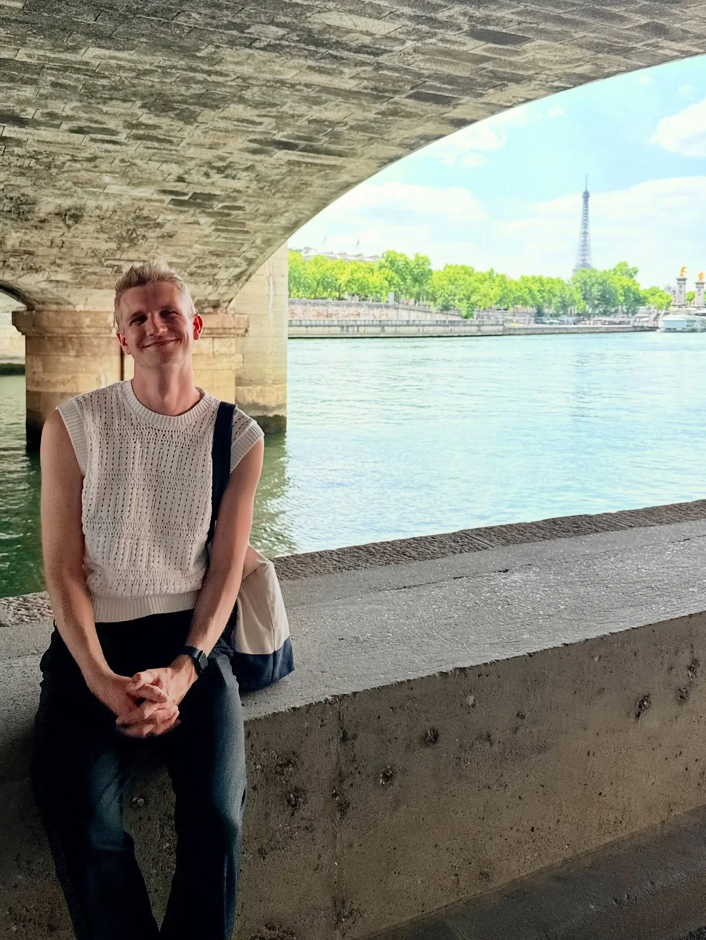 pretending this is the bridge where remy runs out of the jar but ultimately decides to stick with linguine so he can live his dreams of being a little chef 🐀🇫🇷