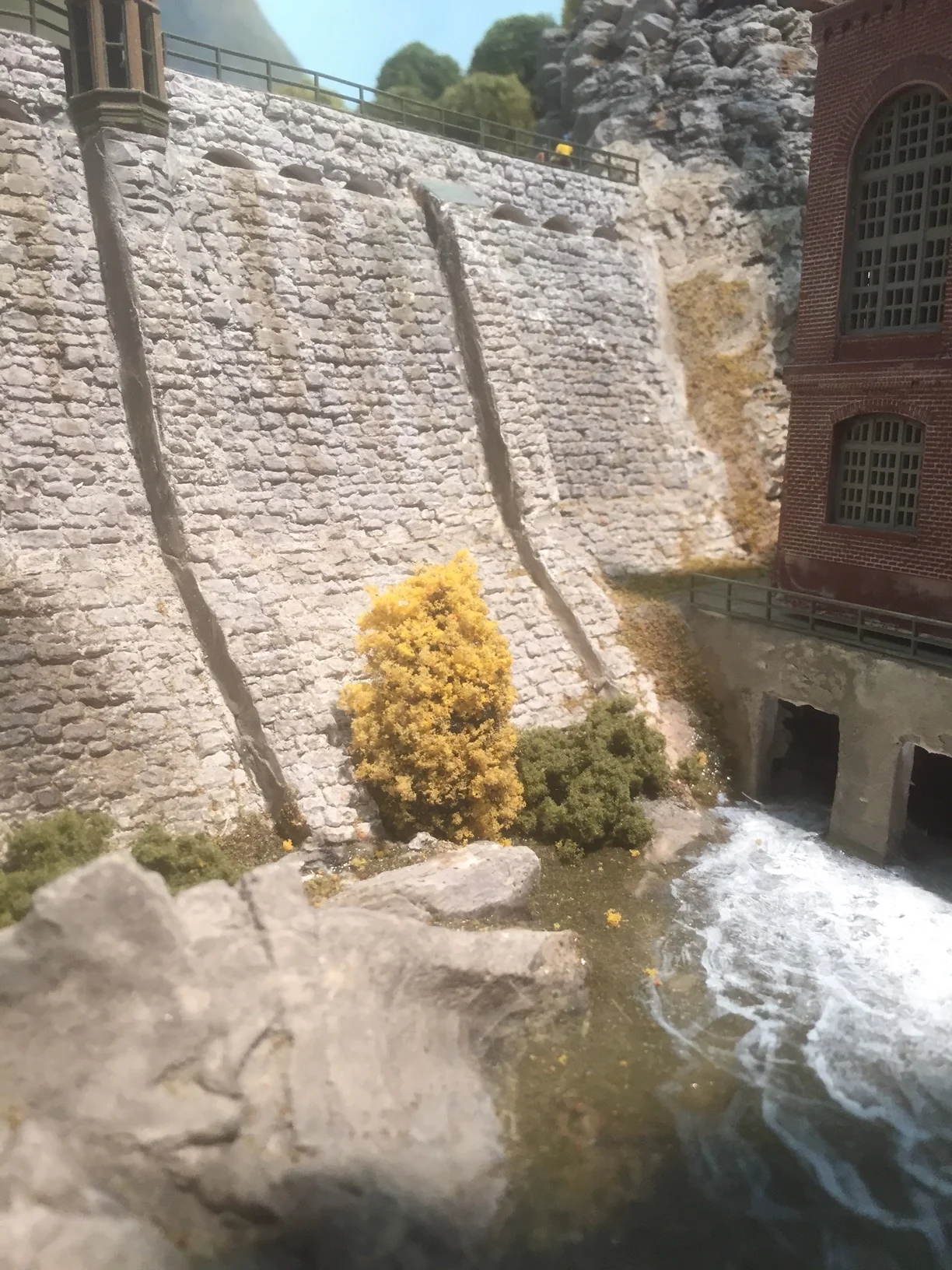 Gallery: Details — Dam