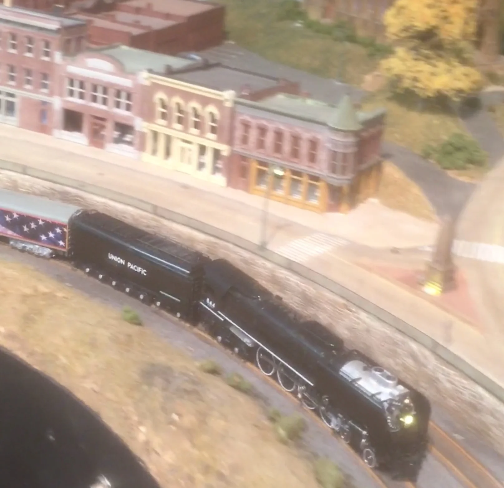 Video: Train through Maxwell Falls