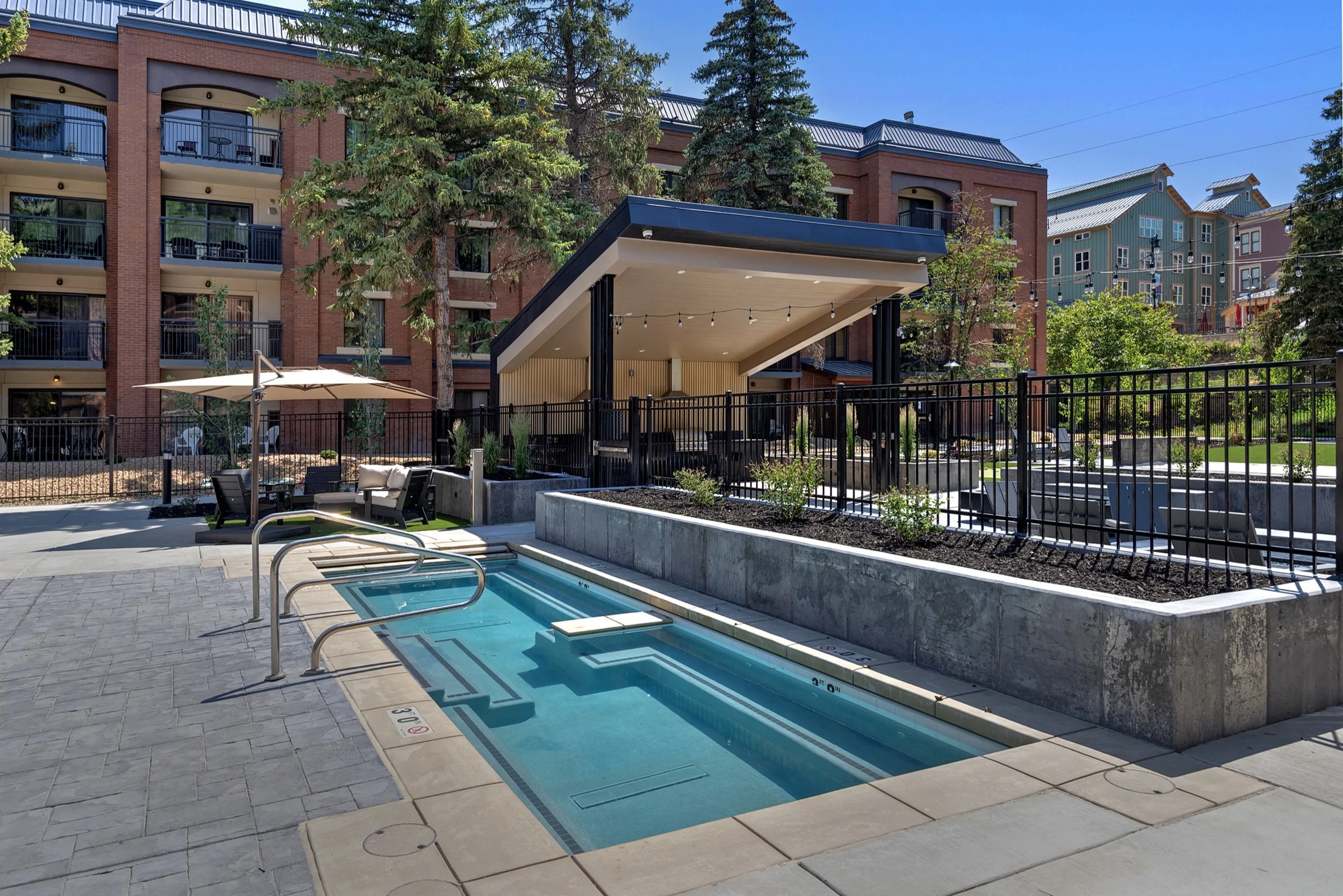 hot-tub-swim-lane.jpg