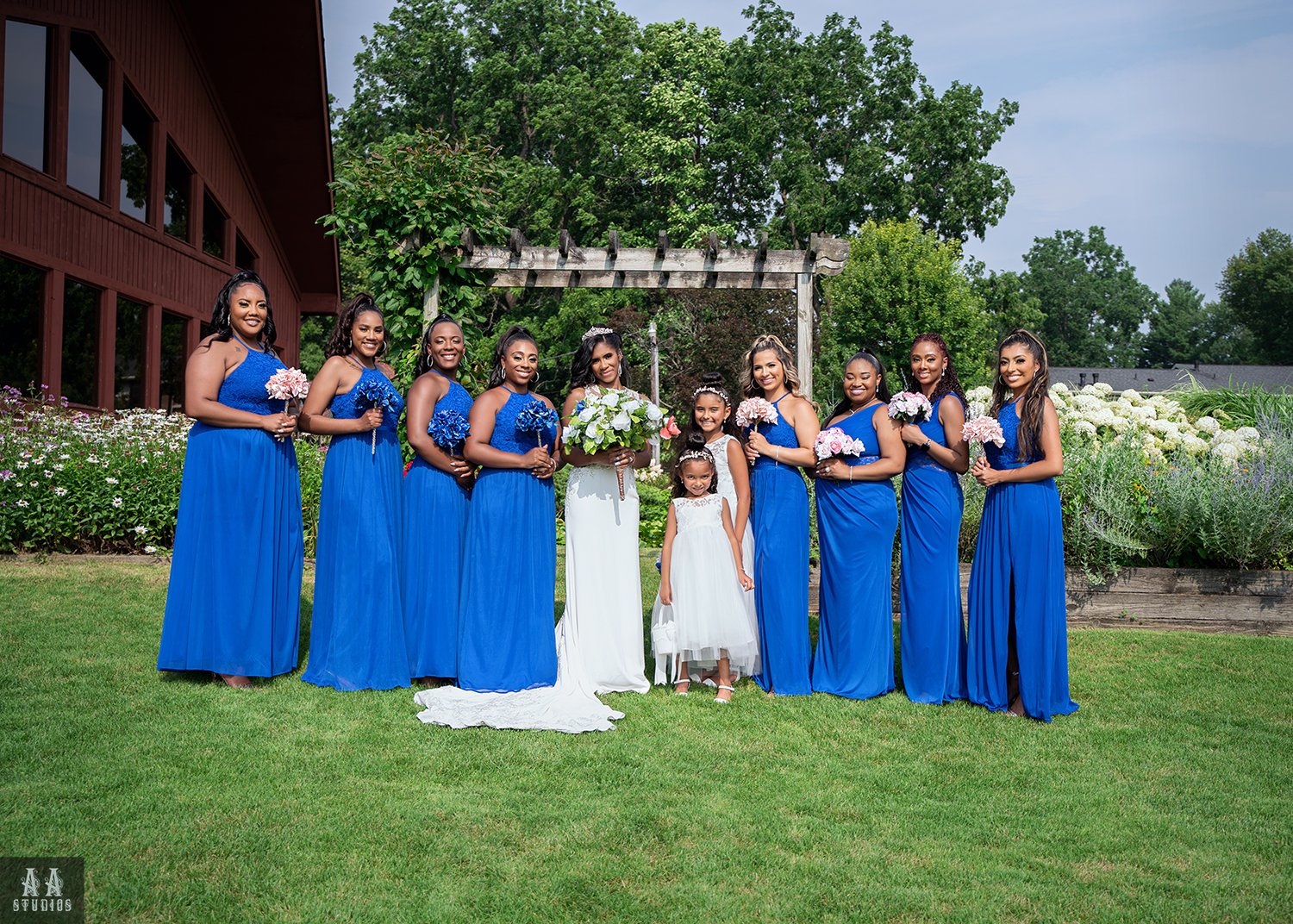 bride with 8 bridesmaids and 2 flower girls - Wedding portrait by AA Studios LLC 