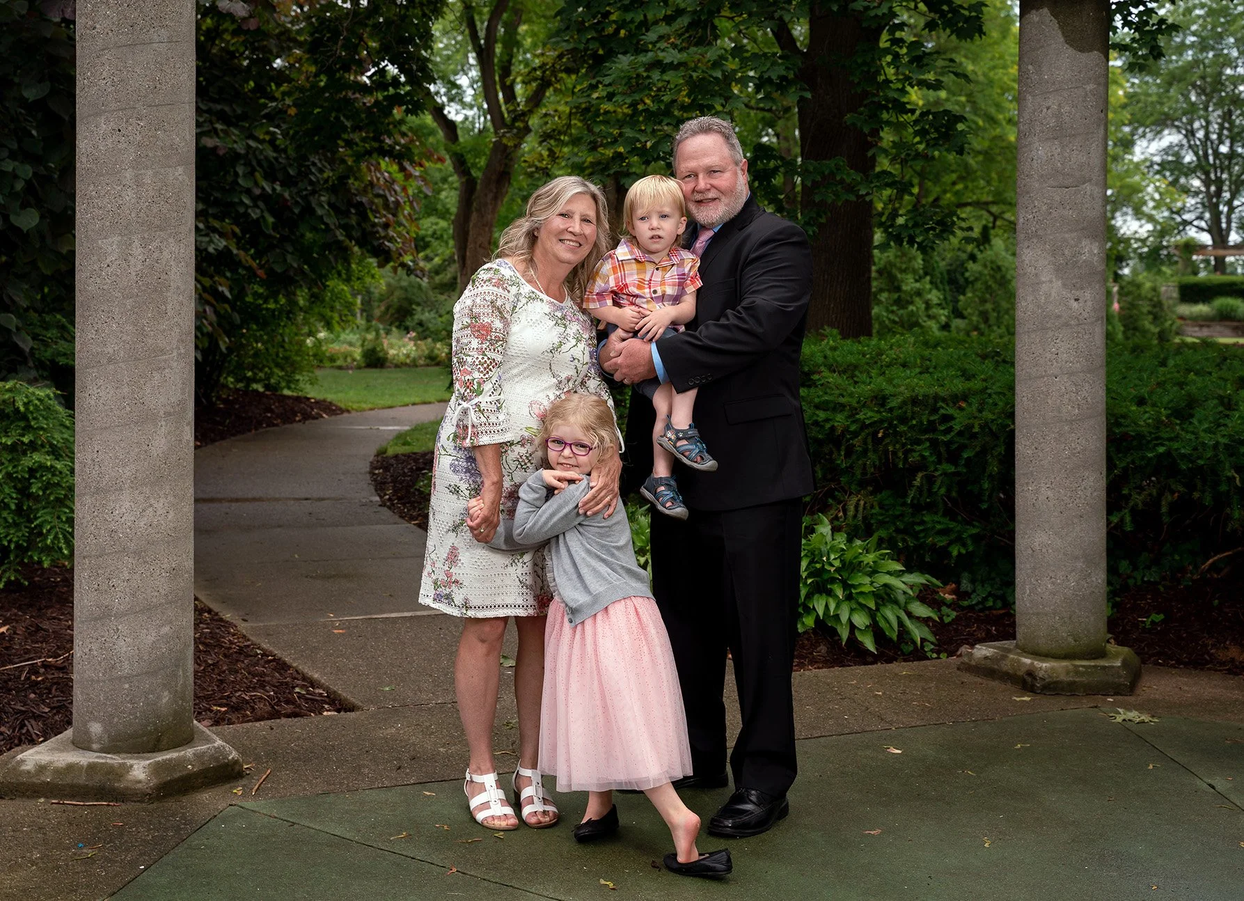 Family photo with grand parents and their grand children in East Lansing Michigan by photographer AA Studios