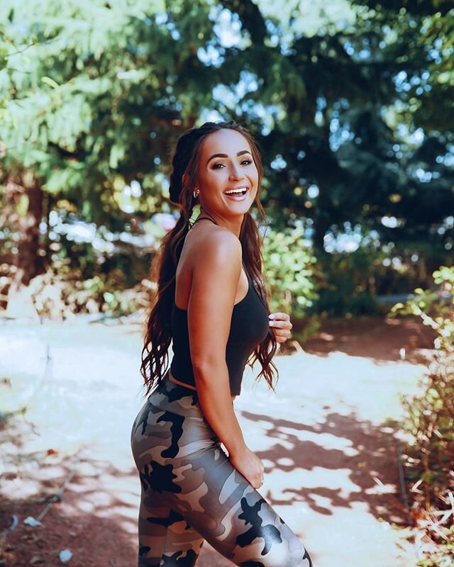 My 12 week workout guide Dynamic with Daphne is available on my website!💪🏼💥
In 2020 let&rsquo;s make health and fitness a lifestyle. Not just another resolution that slowly fades away. YOU ARE IMPORTANT. Make yourself a priority this year and ever