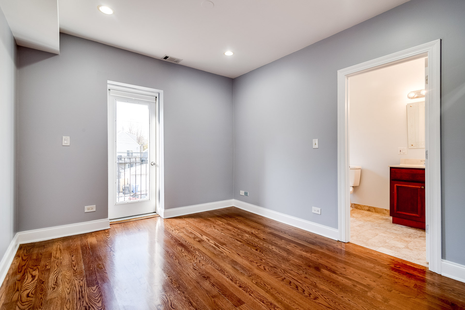 5702_N_Maplewood_Ave_Unit_2_Chicago_IL-0014-WEB.jpg