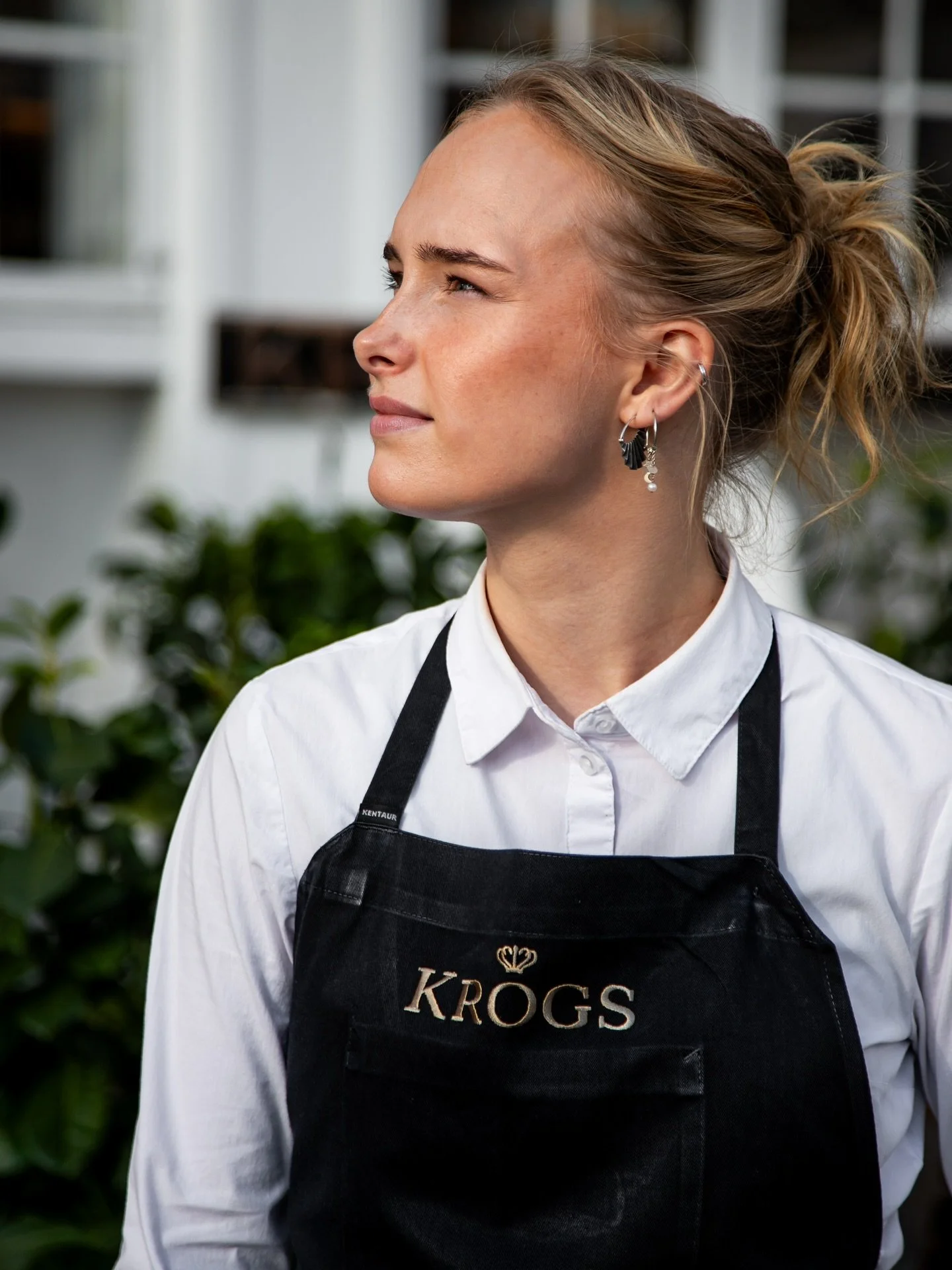 Meet Freja!
With her calm professionalism and genuine hospitality, Freja makes every guest feel at home at @krogs_fiskerestaurant — and that’s what Krogs is all about.