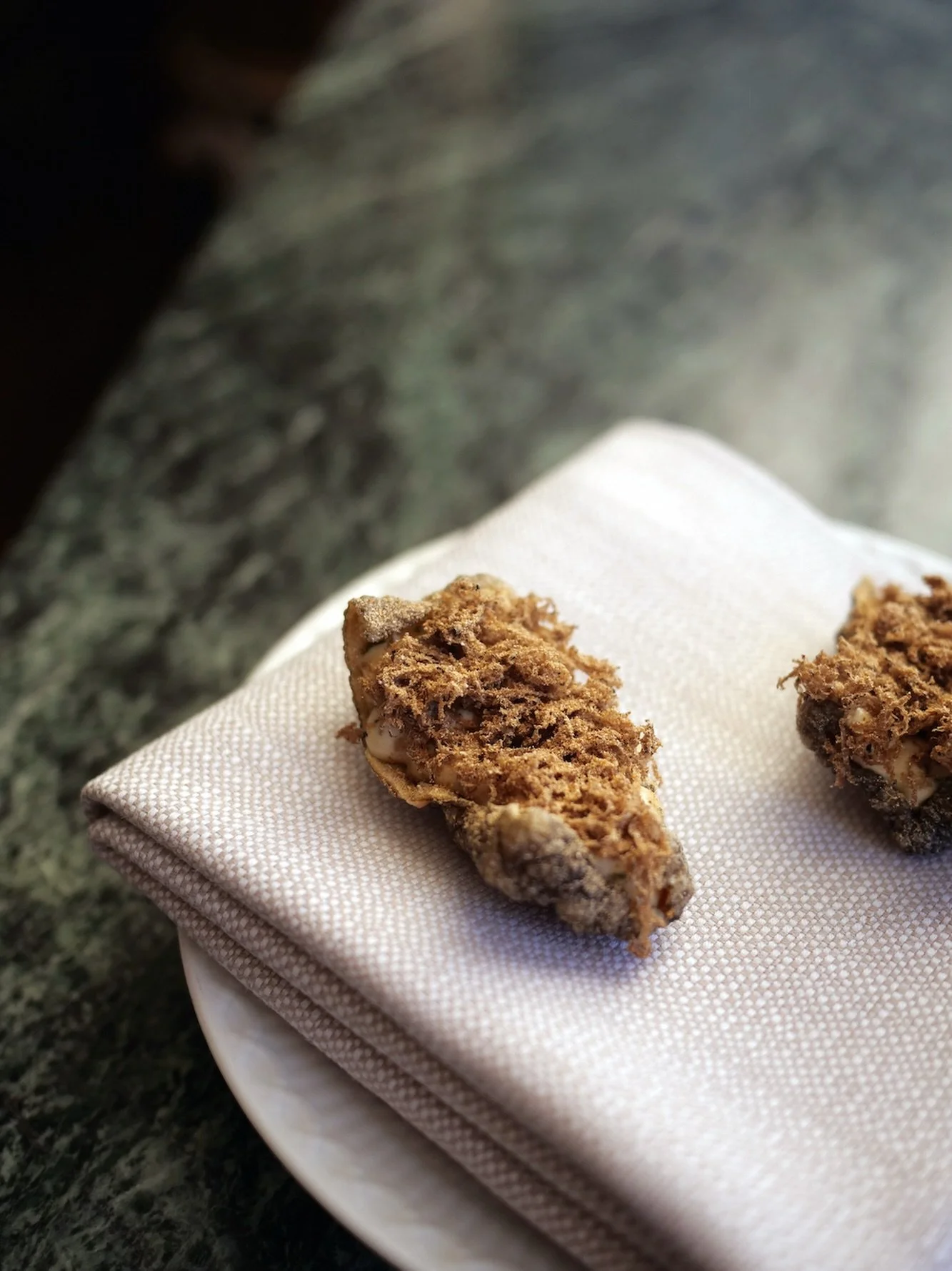 It&rsquo;s Wednesday and we are back!
Come enjoy this delicious snack of crispy skin with creamy tartar sauce of porcini mushrooms, topped autumn truffle.