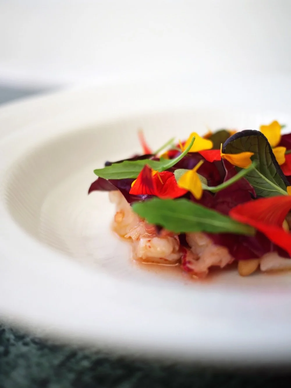 Lobster en salade, saffron emulsion, pine nuts and grapefruit ✨ 
 
 
 
 
#copenhagenfood #seafood #finedining