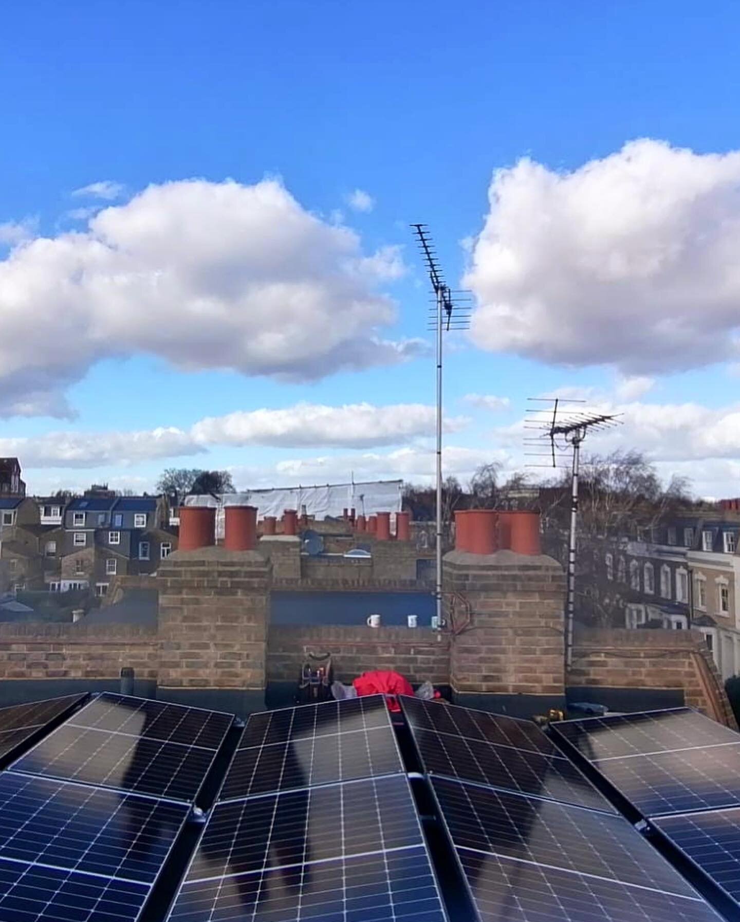 *New install alert*

Stokey is turning to the sun! 🌻 

Last week we were out in the golden weather with @uksolargen transforming more Hackney rooftops into climate solutions. ☀️ 

That&rsquo;s cleaner, cheaper energy for two more Hackney households 