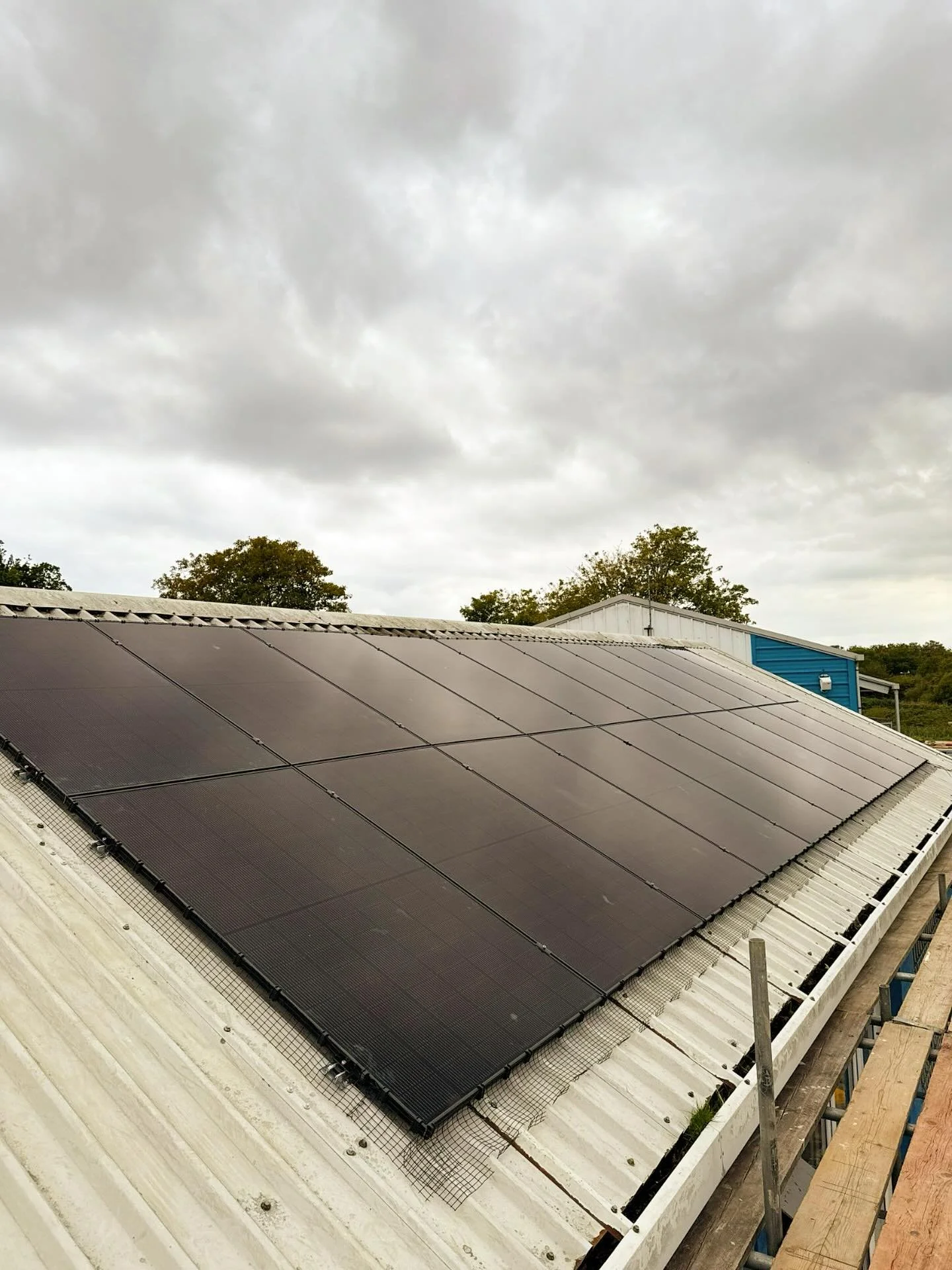 🌞Job done! More solar panels up @theleasidetrust