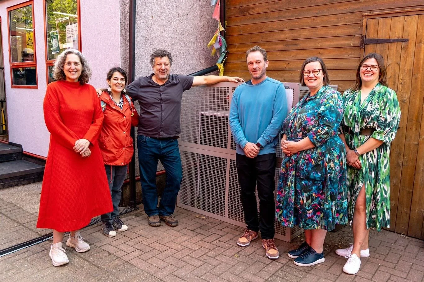 Thrilled to join @laburnumboatclub in celebrating the new air source heat pump and solar panels with @stokeyenergy, @mayorofhackney, @meghilliermp
@hackneycouncil 
#greenlondon 
#sustainablity 
#greenenergy
 #greeneducation
