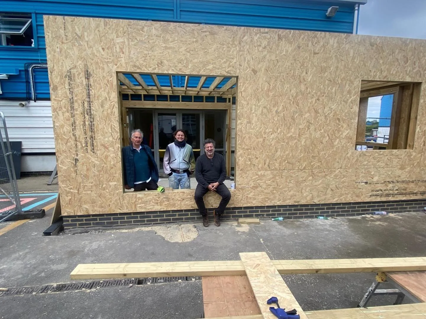 Getting there! Walls up now. @theleasidetrust .
@hackneycouncil 

#greenhackney 
#sustainablefuture 
#nofossilfuels