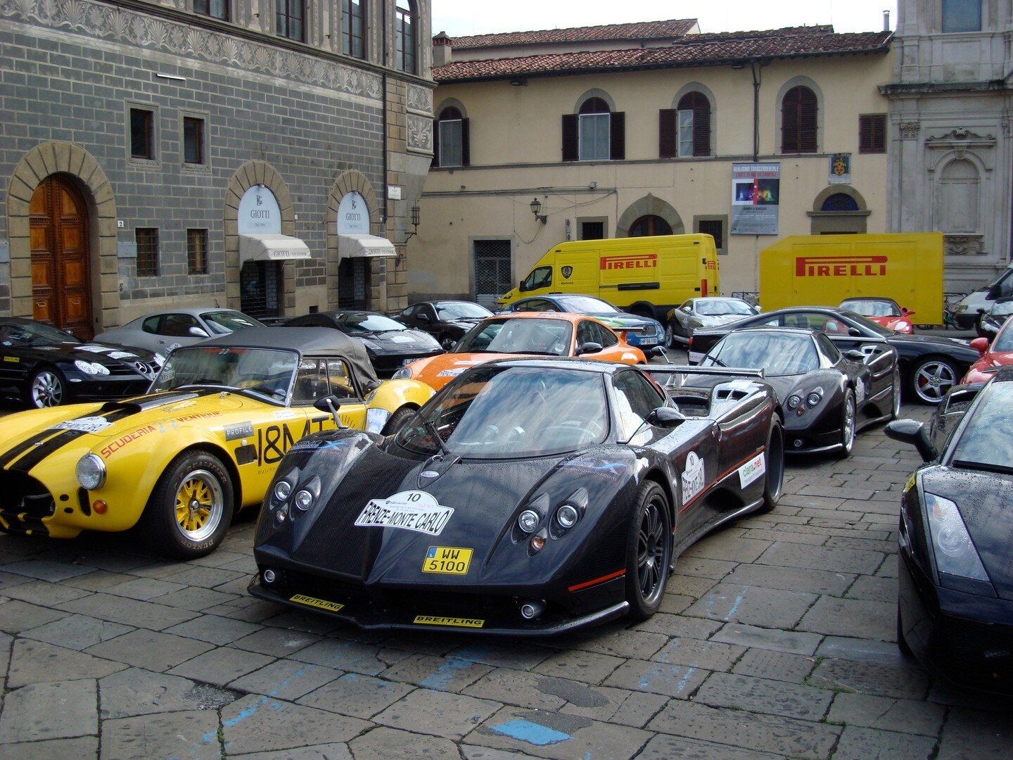 Lovely memories of crossing the start line from the Piazza Ognissanti in Florence with our amazing sponsors @pirelli⁠
⁠
⁠
#supercardriver #supercardriversclub #supercardrivers #supercardriverclub #itswhitenoise #carsofinstagram #supercarseurope #supe
