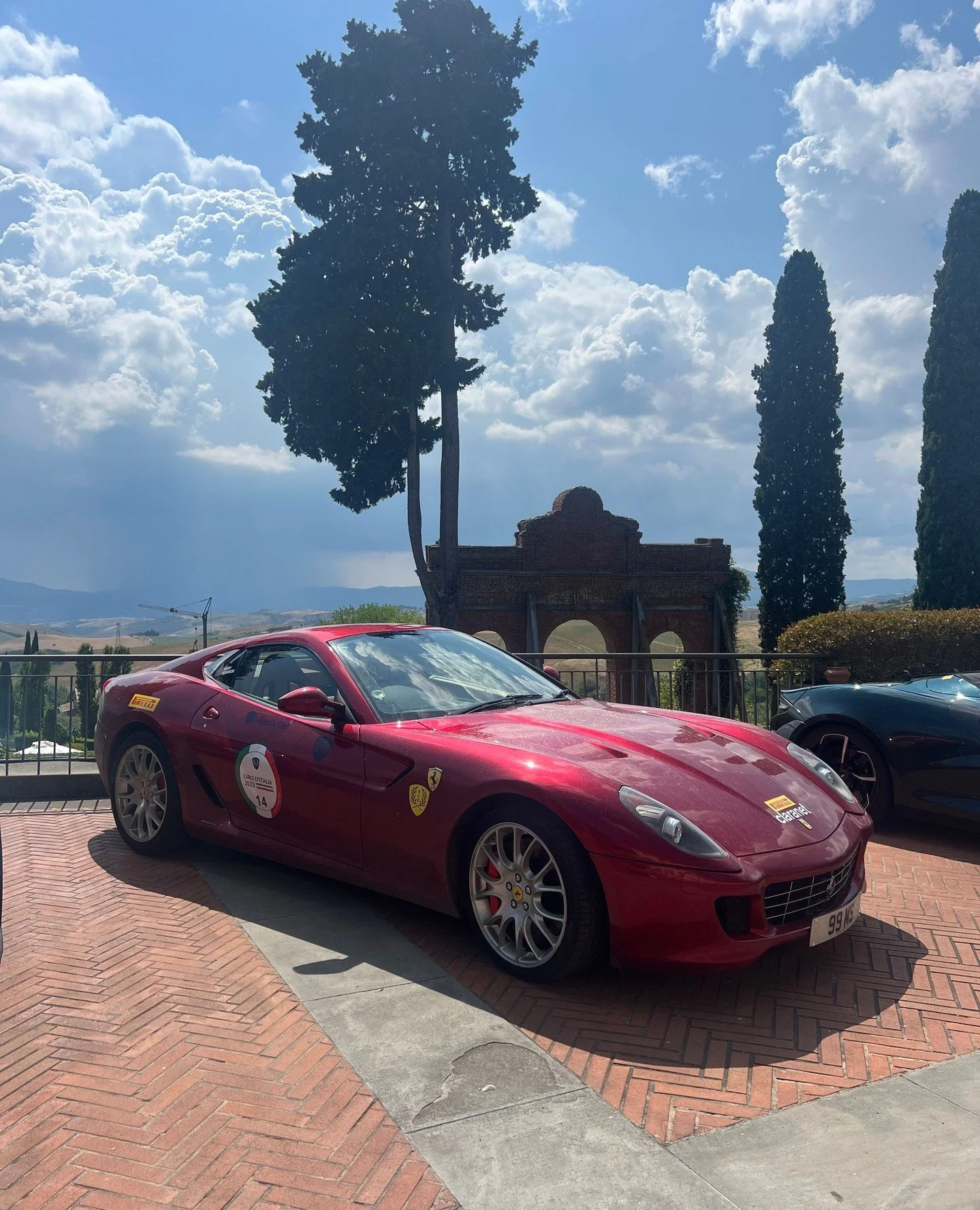 Ferrari 599 soaking up the sun in Tuscany 🌞 🇮🇹⁠
⁠
⁠
#exploretuscany #supercarevents #supercartours #drivingevents #drive2025 #thesupercarclub #italydrivingtours #ferrari599