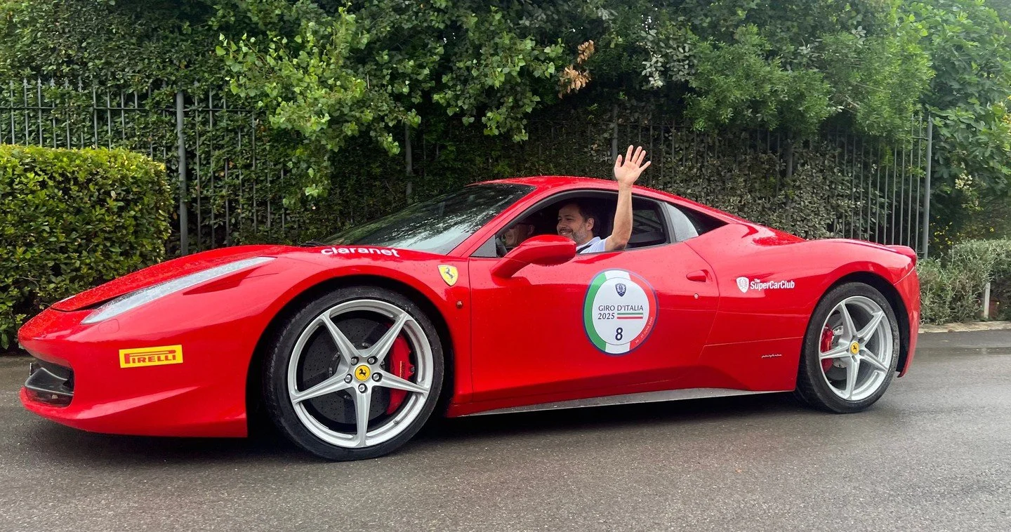 Ferrari 458 Italia crossing the start line on the 2025 Giro d'Italia 🇮🇹⁠
⁠
⁠
#supercardriver #supercardriversclub #supercardrivers #supercardriverclub #itswhitenoise #carsofinstagram #supercarseurope #supercarlife #supercarspotter #supercars247 #ca