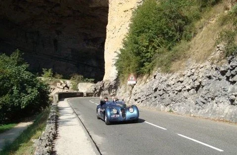 Sweeping through mountain passes 🏁 🔜⁠
⁠
⁠
#flashback #travel #adventure #summer #italy #roadtours #thesupercarclub #supercarevents⁠
#roadtrip #luxurytravel #events #supercar  #thesupercarrun #roadtour ⁠
#supercardriver  #supercardriverclub #itswhit