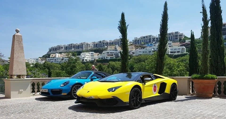 Parked up at the @anantaramarbella ready to celebrate the final evening Gala Dinner 🥂🏁⁠
⁠
⁠
⁠
#flashback #travel #adventure #summer #italy #roadtours #thesupercarclub #supercarevents #supercardrivingevents
