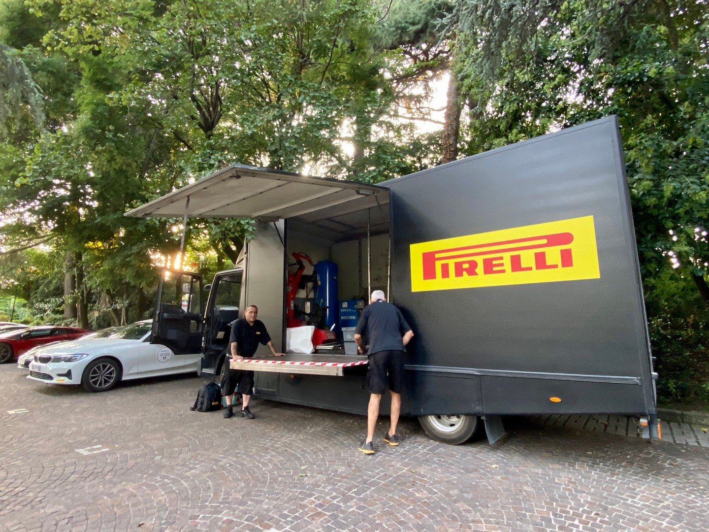 Pirelli engineers always working hard to keep everyone on the road! 💪⁠
⁠
#roadtrip #luxurytravel #events #supercar #thesupercarclub #thesupercarrun #roadtour #travel