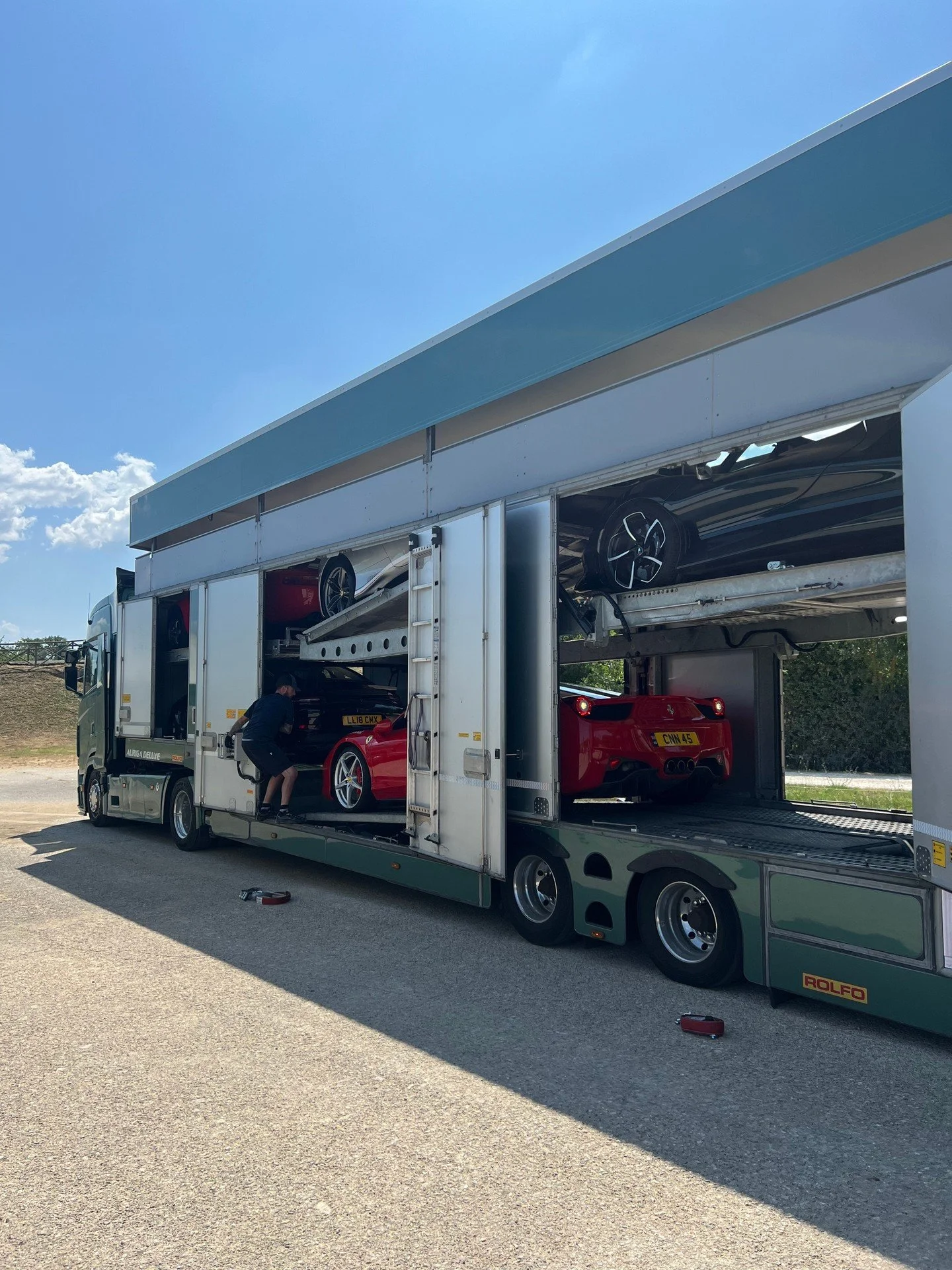 Working with the best suppliers to ensure cars are delivered to location safe and sound ✌️⁠
⁠
#roadtrip #luxurytravel #events #supercar #thesupercarclub #thesupercarrun #roadtour #travel