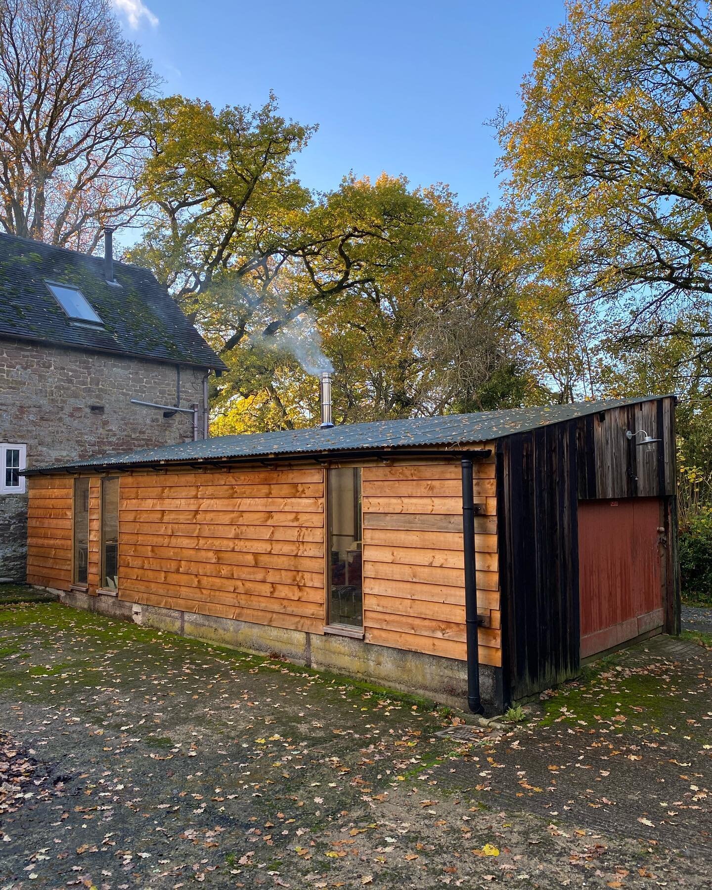 Perfect morning making pasta bowls. It&rsquo;s been so wet recently that a bit of blue sky really lifted the spirits. 

This is the not-so-new studio. Have your say if you want to see what the interior looks like. 

#pottery #studio #mystudio #cerami