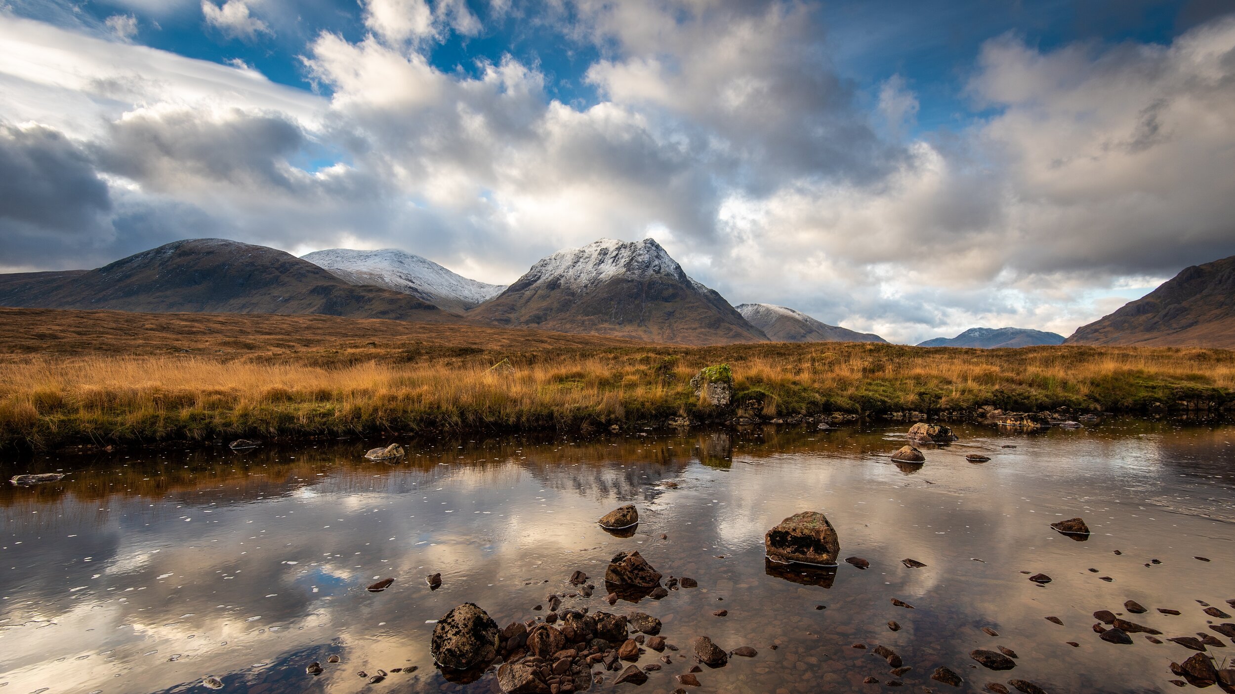 Detour roadtrip Glencoe_carl-j-gktAH_pBsUM-unsplash.jpg