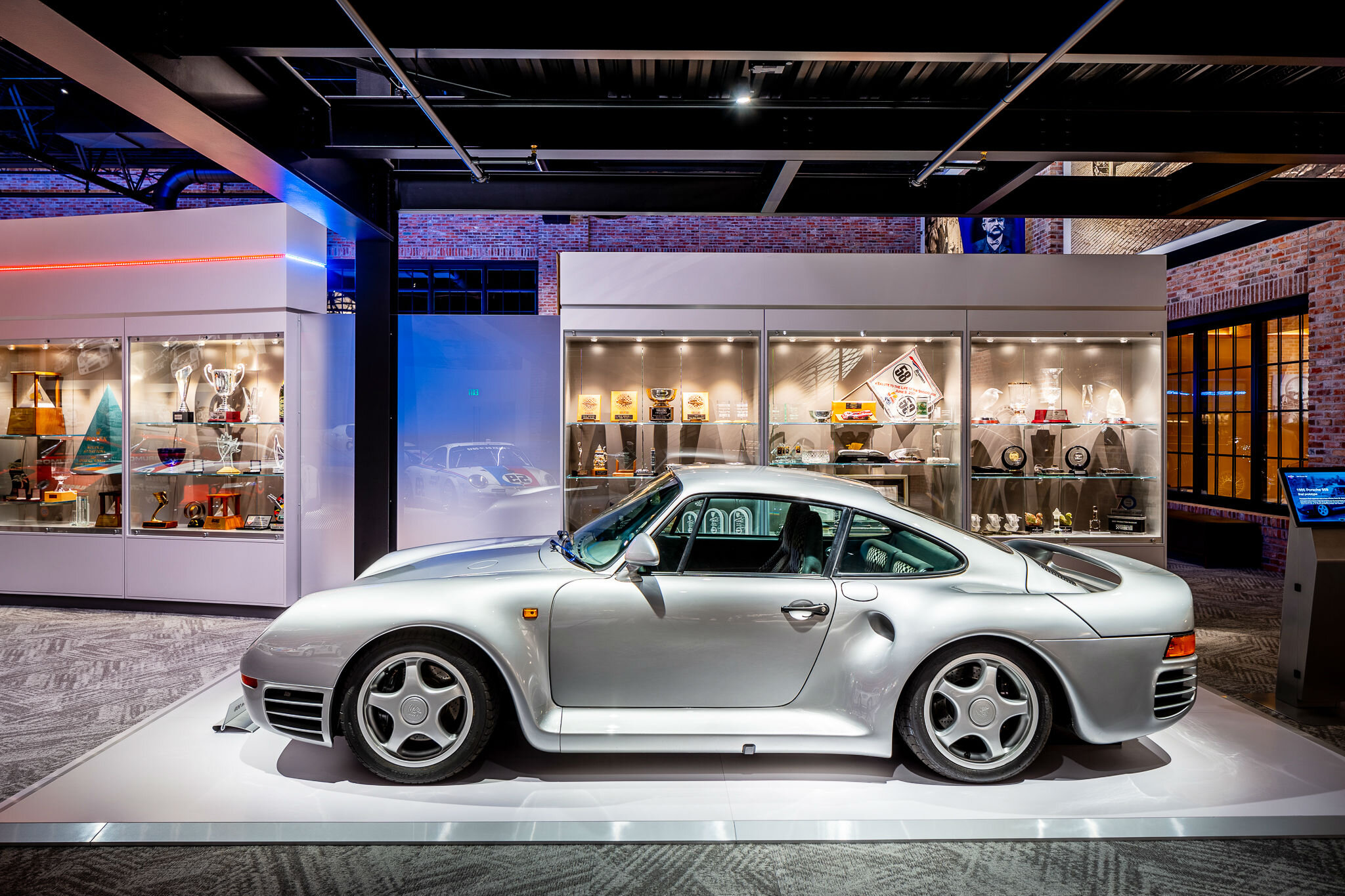 Photo gallery inside the Brumos Collection_1985 Porsche 959 final prototype.jpg