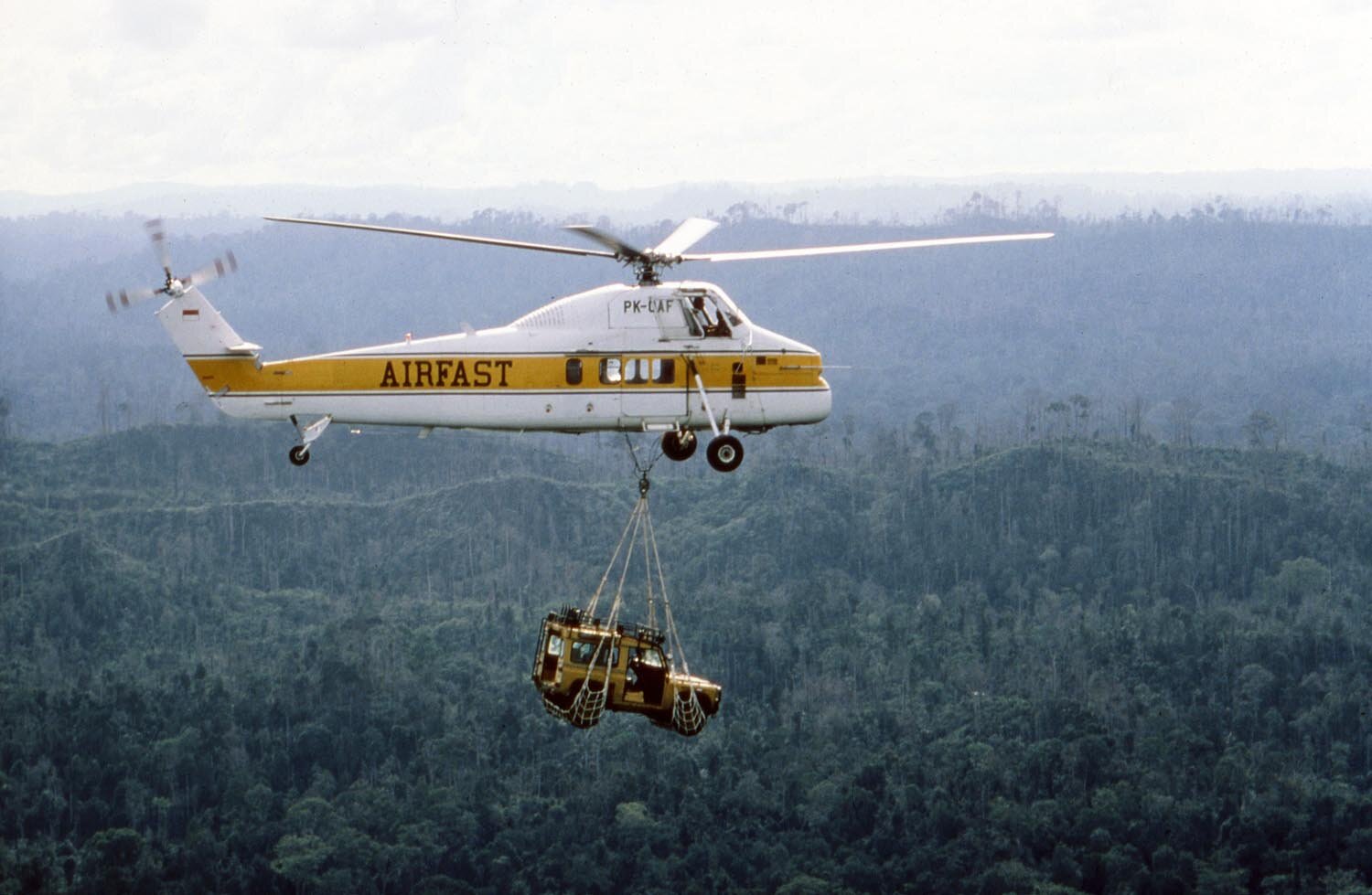  1985’s Camel Trophy was so tough that the whole convoy of Land Rovers had to be airlifted across a stretch of impenetrable jungle.  Photo Andreas Bender 