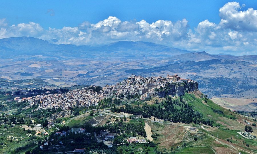 Hillside town in Sicily resize.jpg