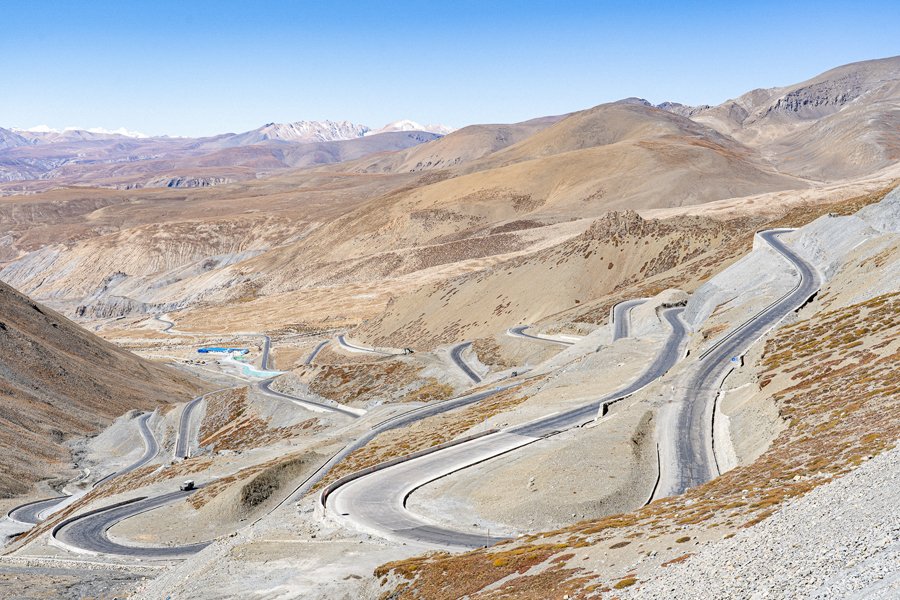 The roads the TLO team faced on their way up to 5200M.jpg
