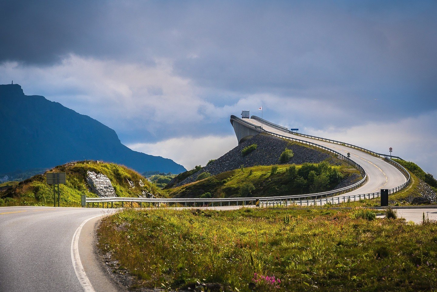 The Atlantic Ocean road in Norway 🇳🇴 features no less than eight fjord-crossing bridges in just five miles.⁠
⁠
Featured in the @007 James Bond blockbuster No Time To Die, it's a wonderful #sundydrive - unless you're being chased by a supervillain!⁠
