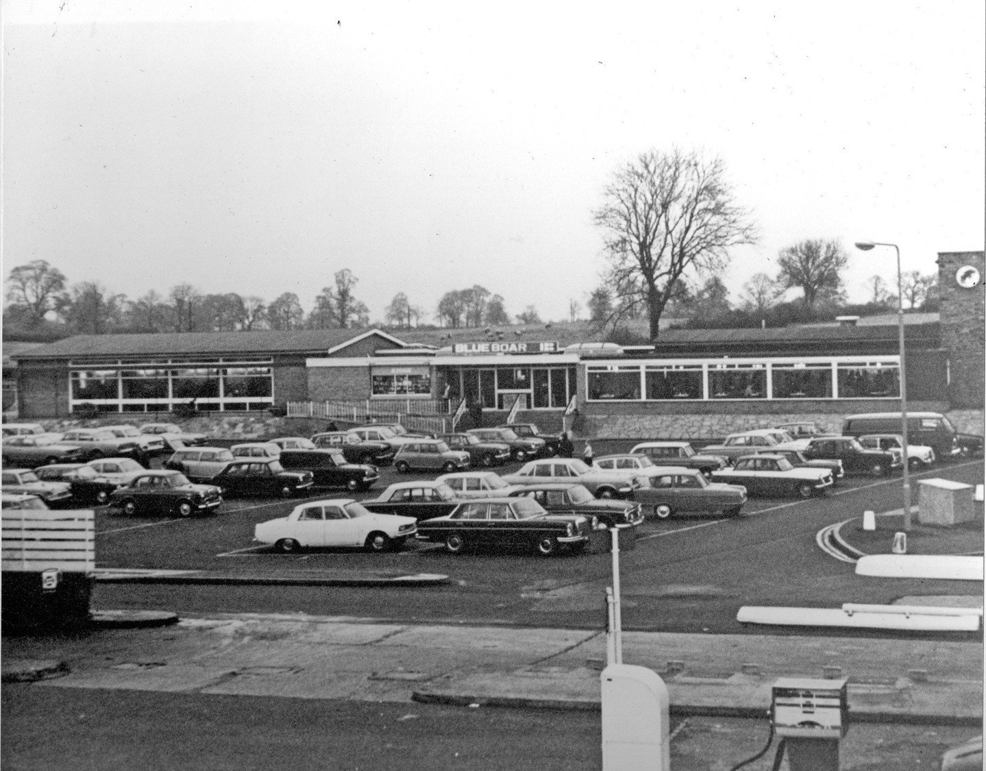 Did you know that Britain's oldest motorway services hits retirement age this year? Watford Gap opened in 1959, on the same day as the M1.⁠
⁠
Find out more at the link in bio.⁠
⁠
======================================⁠
⁠
Follow @detour_roadtrips for 