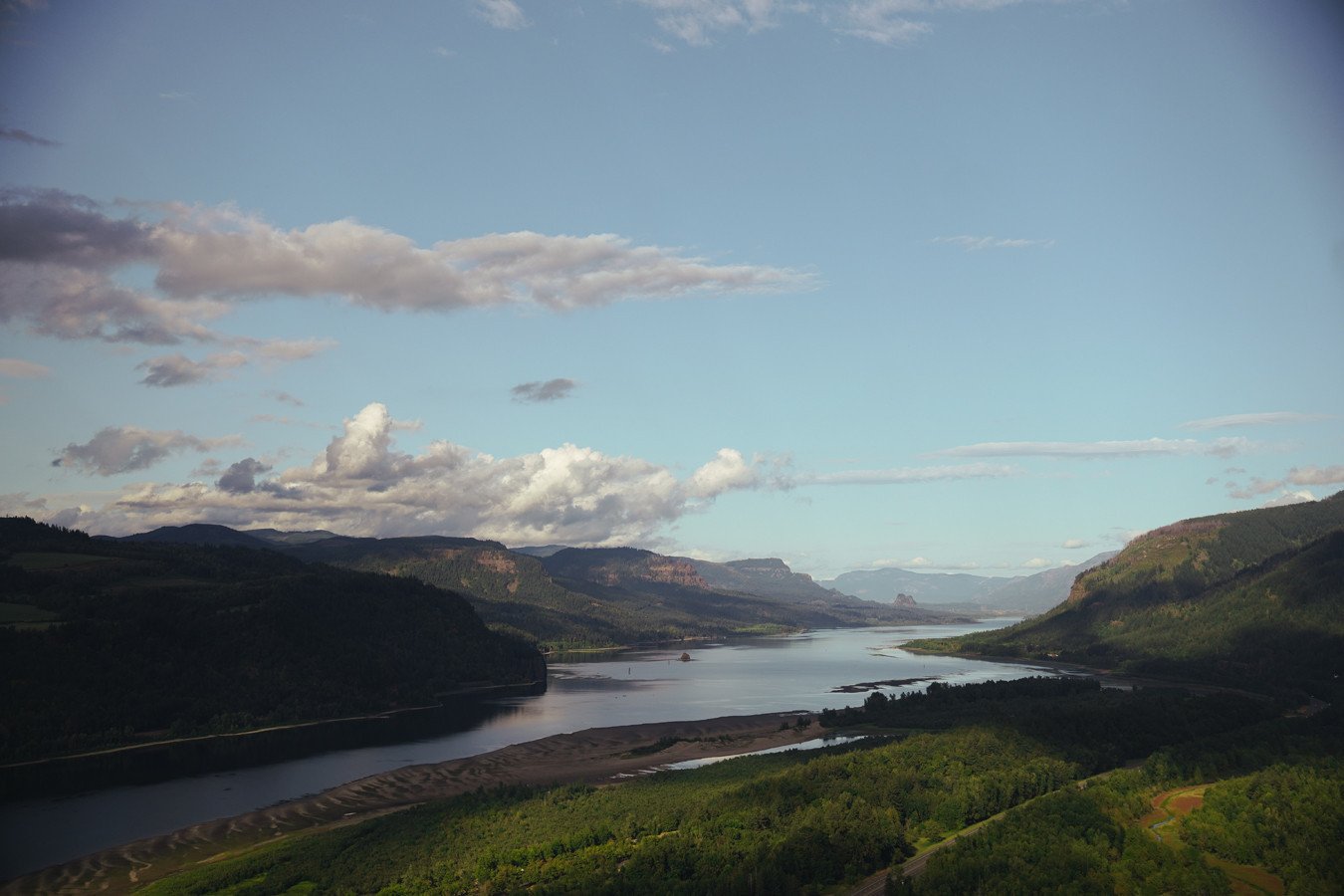 Modelled after the great scenic roads of Europe and built between 1913 and 1922, the Historic Columbia River Highway blends seamlessly with the contours of the remarkable Columbia Gorge, which spans the length of the Washington-Oregon border. This ro