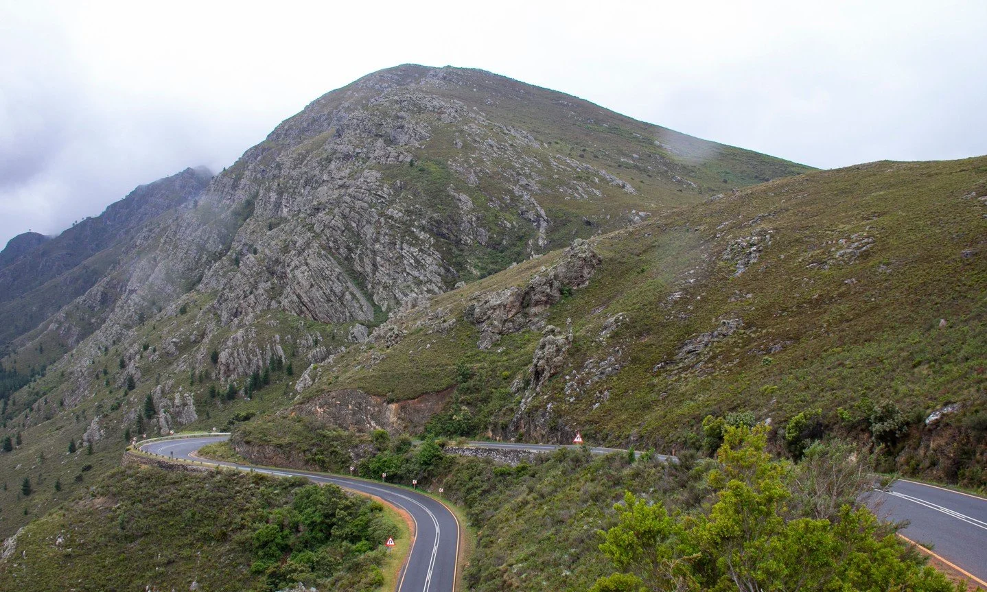 #switchbacksaturday on the Franschhoek Pass 🇿🇦⁠
⁠
Drive through the main drag of Franschhoek's idyllic French Corner or, less literally, French Quarter and once you&rsquo;ve passed the many street-side cafes and curio shops you end at a T-junction 