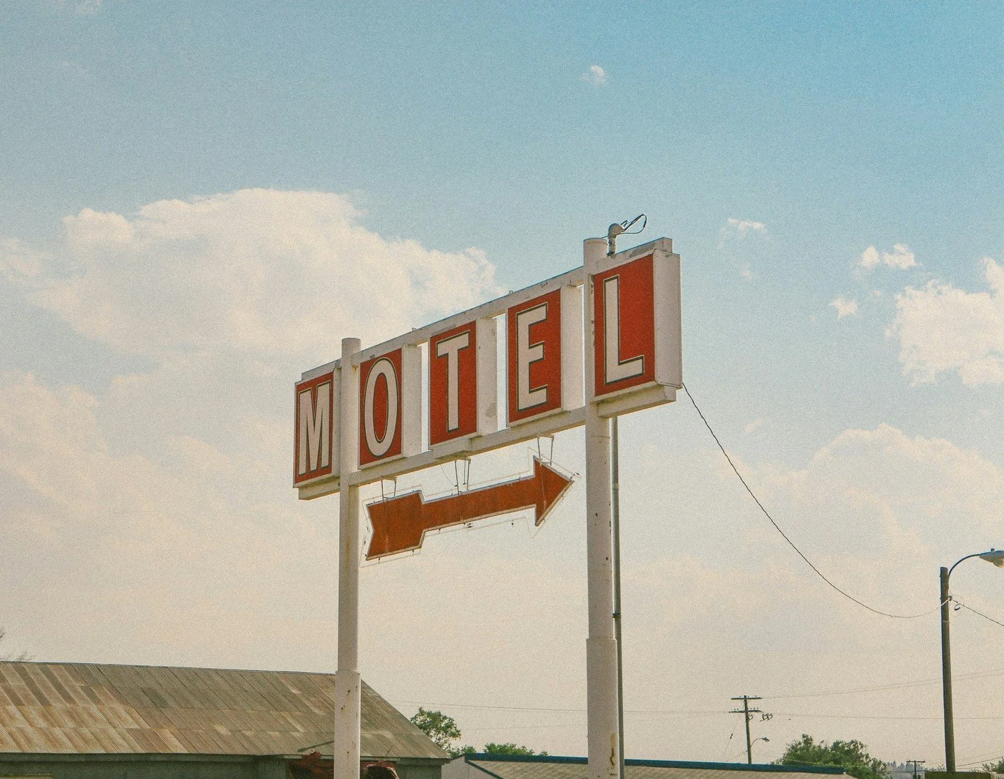 America&rsquo;s early automobilists driving across the country would have to camp by the roadside until the Milestone Motel opened in December 1925.⁠
⁠
Before architect brothers Alfred and Arthur Heineman came to the rescue, drivers could stop at aut