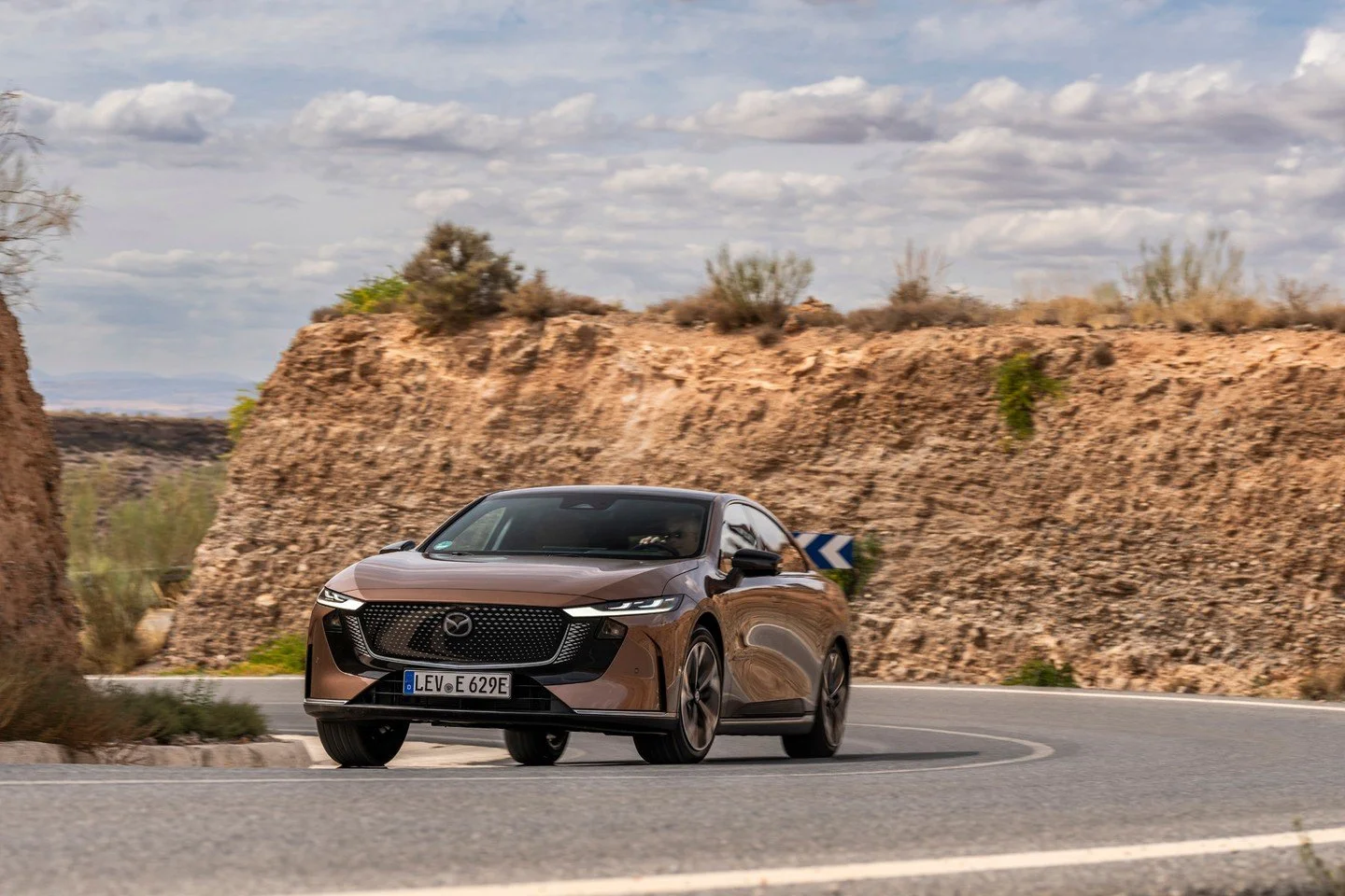This #sundaydrive in a @mazda_uk 6e was powered by the sun in Europe's only desert.⁠
⁠
North of the Sierra Nevada mountain range the whole area is craggy and arid. It&rsquo;s a good run on an almost deserted road that&rsquo;s endlessly involving, thr