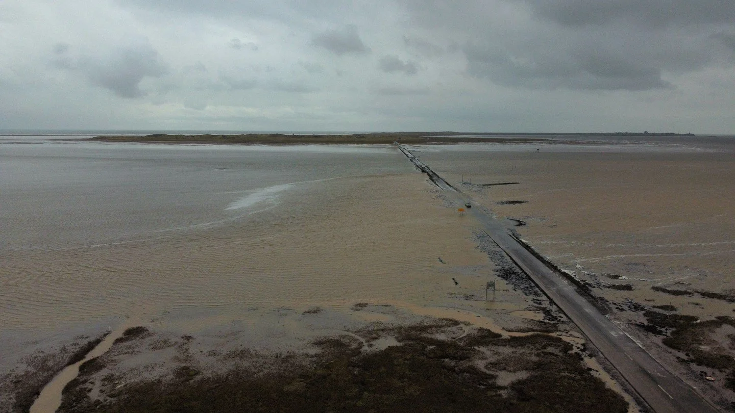 A #sundaydrive over to Holy Island needs to be timed just right. ⁠
⁠
Between 10 and 20 drivers every year get it wrong and have to be rescued by the RNLI.⁠
⁠
Find out more about driving Northumberland's coastal roads at the link in bio.⁠
⁠
📷️ @reall