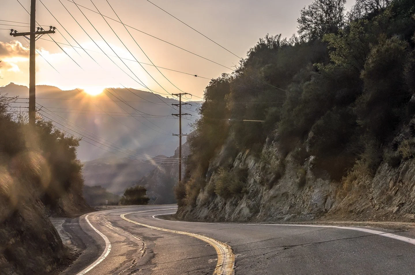 #switchbacksaturday on the Mulholland Highway, aka The Snake.⁠
⁠
Mulholland is a mecca for drivers and riders, eager to escape the gridlock of LA. ⁠
⁠
Weekends on The Snake are always busy, with bikes and cars of every vintage and type, and the corne