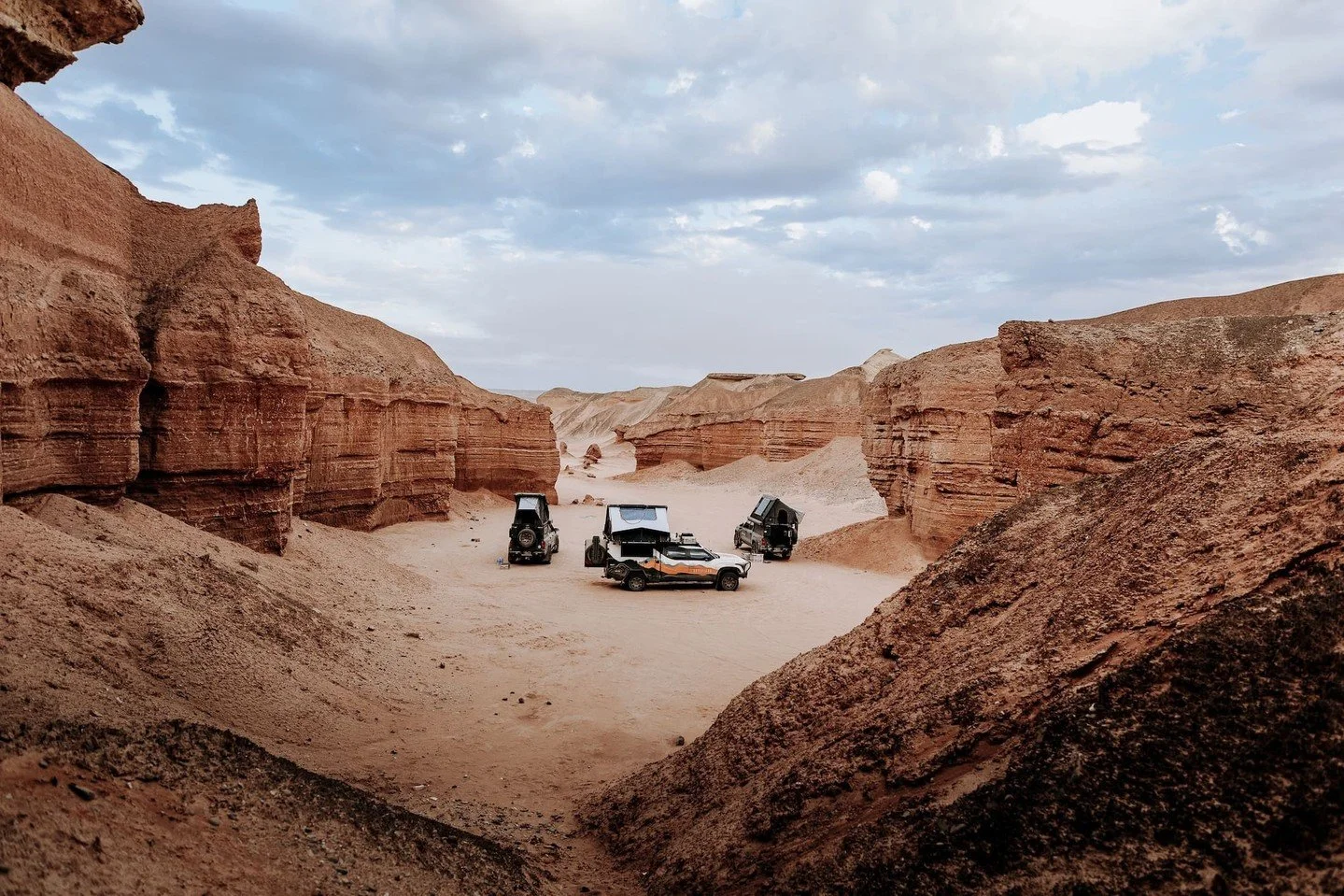 A trio of Toyota trucks has travelled from Montanta, USA to Cape Town, South Africa to put a new Mobil oil to the test.⁠
⁠
Having refreshed its two Tacoma Trailhunters and one Tundra with @mobil1 Extended Performance oil, a 13-strong crew from @xover