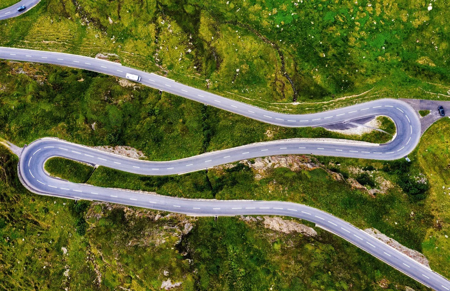 #switchbacksaturday on the Oberalp Pass 🇨🇭⁠
⁠
A sequence of nine open hairpins will take you from Andermatt climbing up with the Furka Oberalp, a historic narrow-gauge railway which then vanishes into a tunnel on its way to the top. After this init