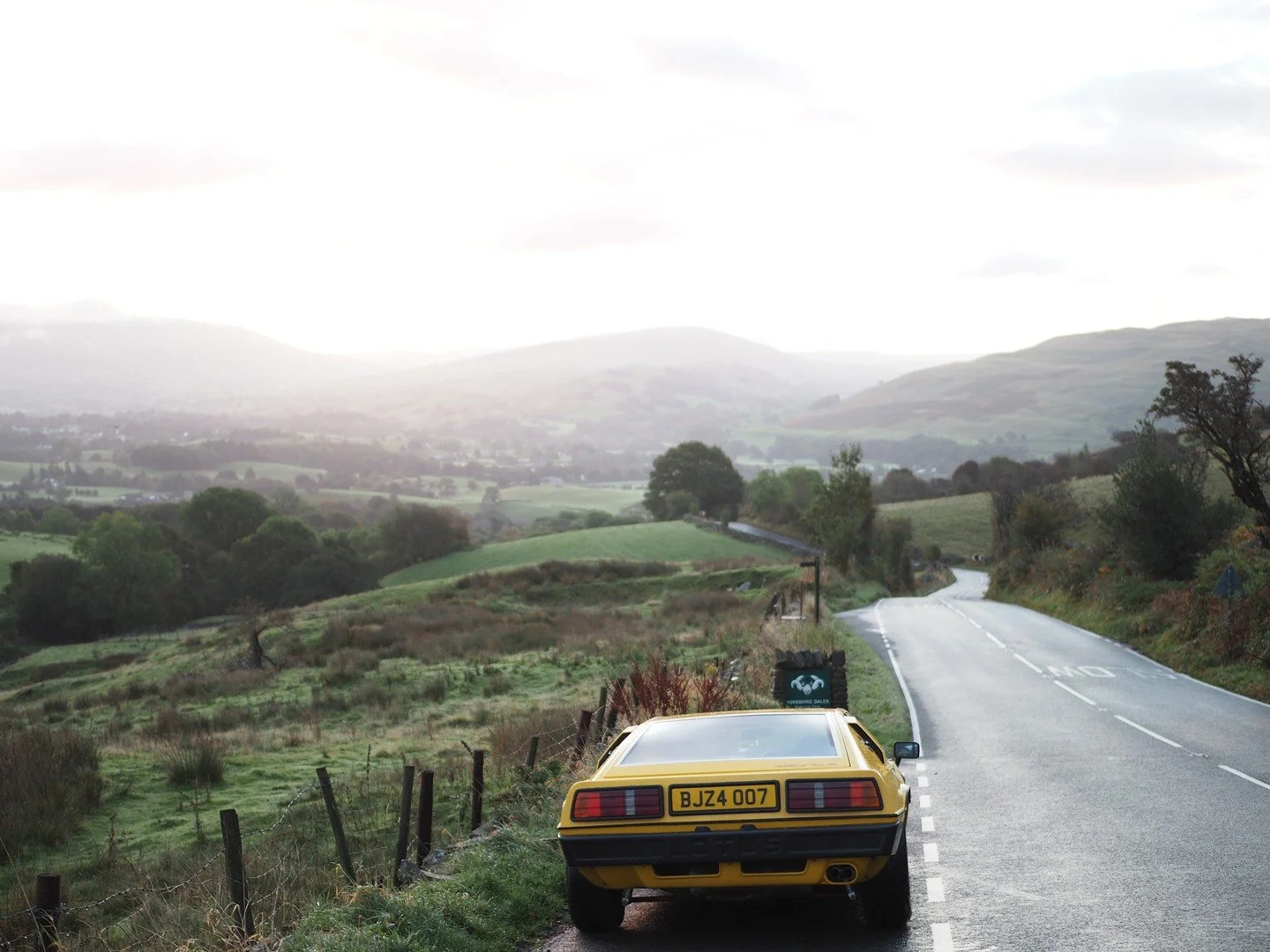 Explore the Dales, Moors and much more on a #sundaydrive across Yorkshire.⁠
⁠
Up hill and down dale, over the moors to the North Sea coast for fish &lsquo;n&rsquo; chips at Whitby, followed by a dip into the Spa town of Scarborough and an artistic pa