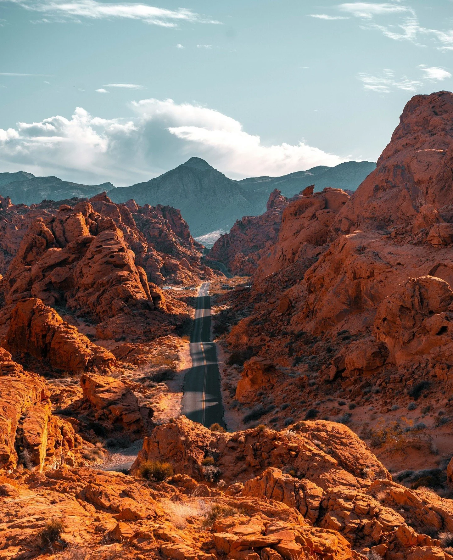 Take the Valley of Fire Highway and enter a dramatic landscape sculpted over millennia by hot winds etching away at towering red sandstone. As the sun moves across the desert sky these rocks react, their colour shifting from warm oranges and browns t
