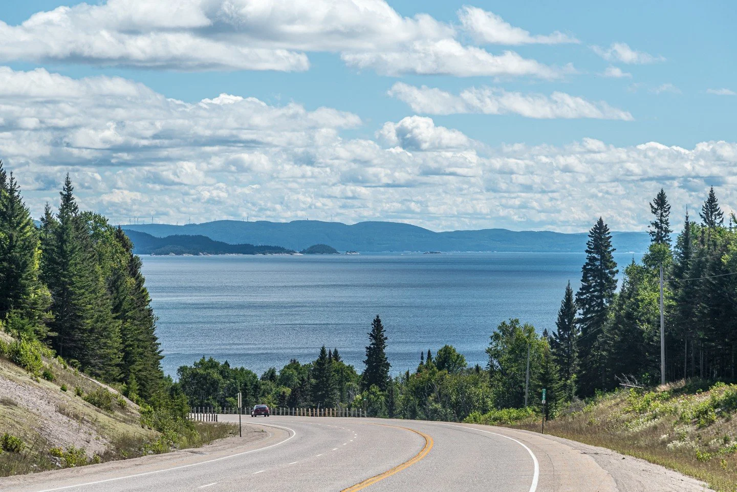How's this for a superior #sundaydrive ?⁠
⁠
Lake Superior is a natural marvel that holds ten per cent of the world&rsquo;s surface freshwater. Spanning the border between Canada and the USA where it dips into three states, it is home to clear waters,