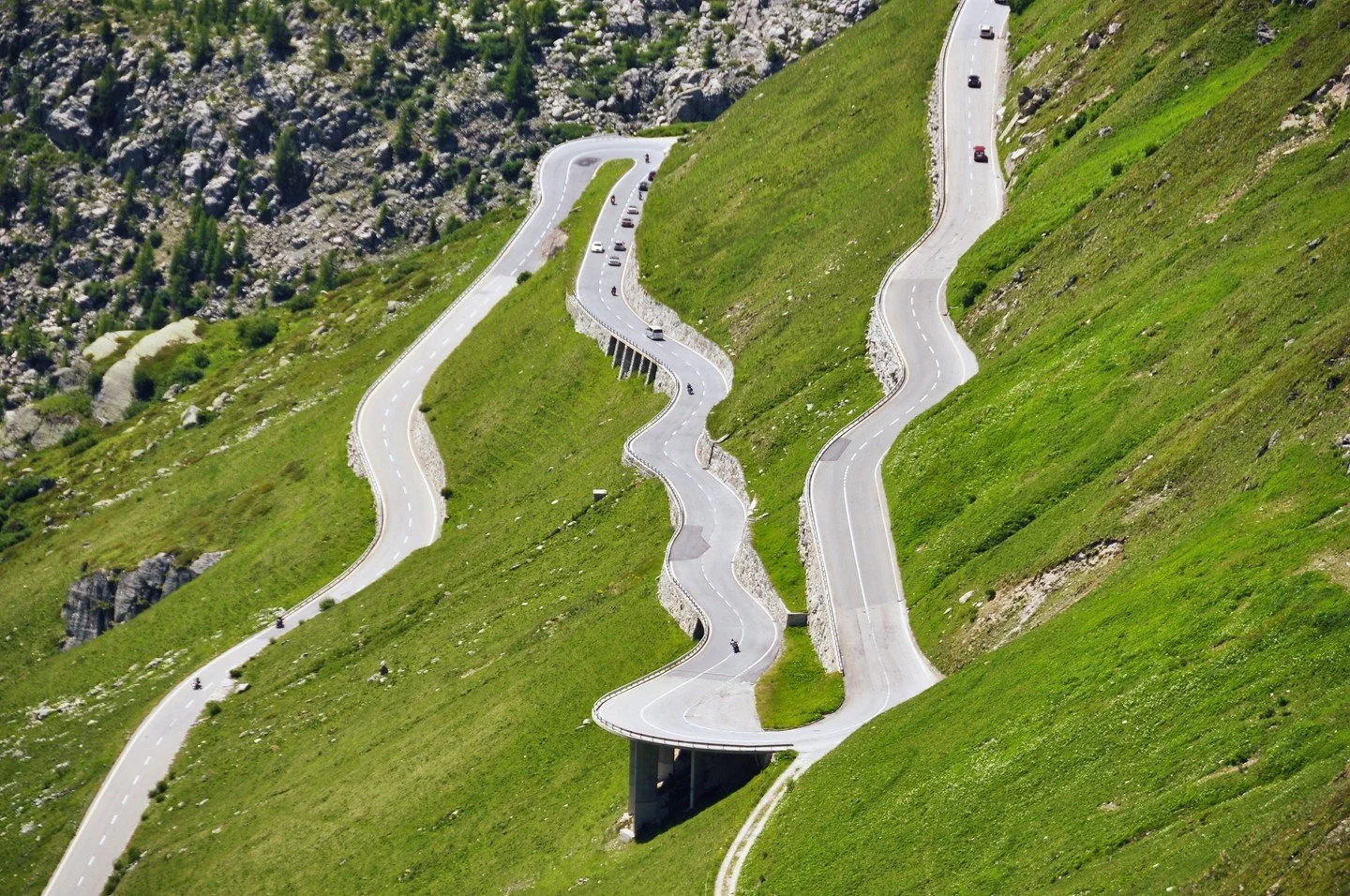 #switchbacksaturday on the Gotthard Pass 🇨🇭⁠
⁠
Arguably unnecessary since 1980 when the Gotthard Road Tunnel was completed, this spectacular Swiss pass is all the better for its obsolescence.⁠
⁠
With the most expedient and only year-round route bei