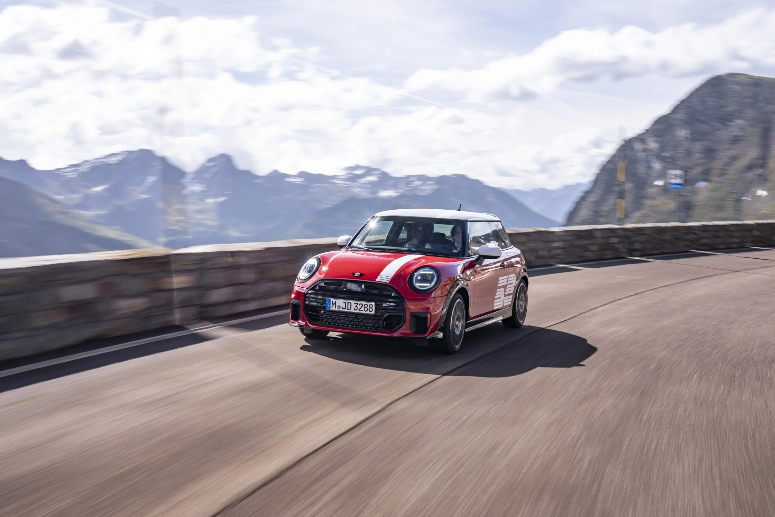 BF_MINI_JCW_1965_Victory_Edition_Chili_Red_062026-00009.jpg