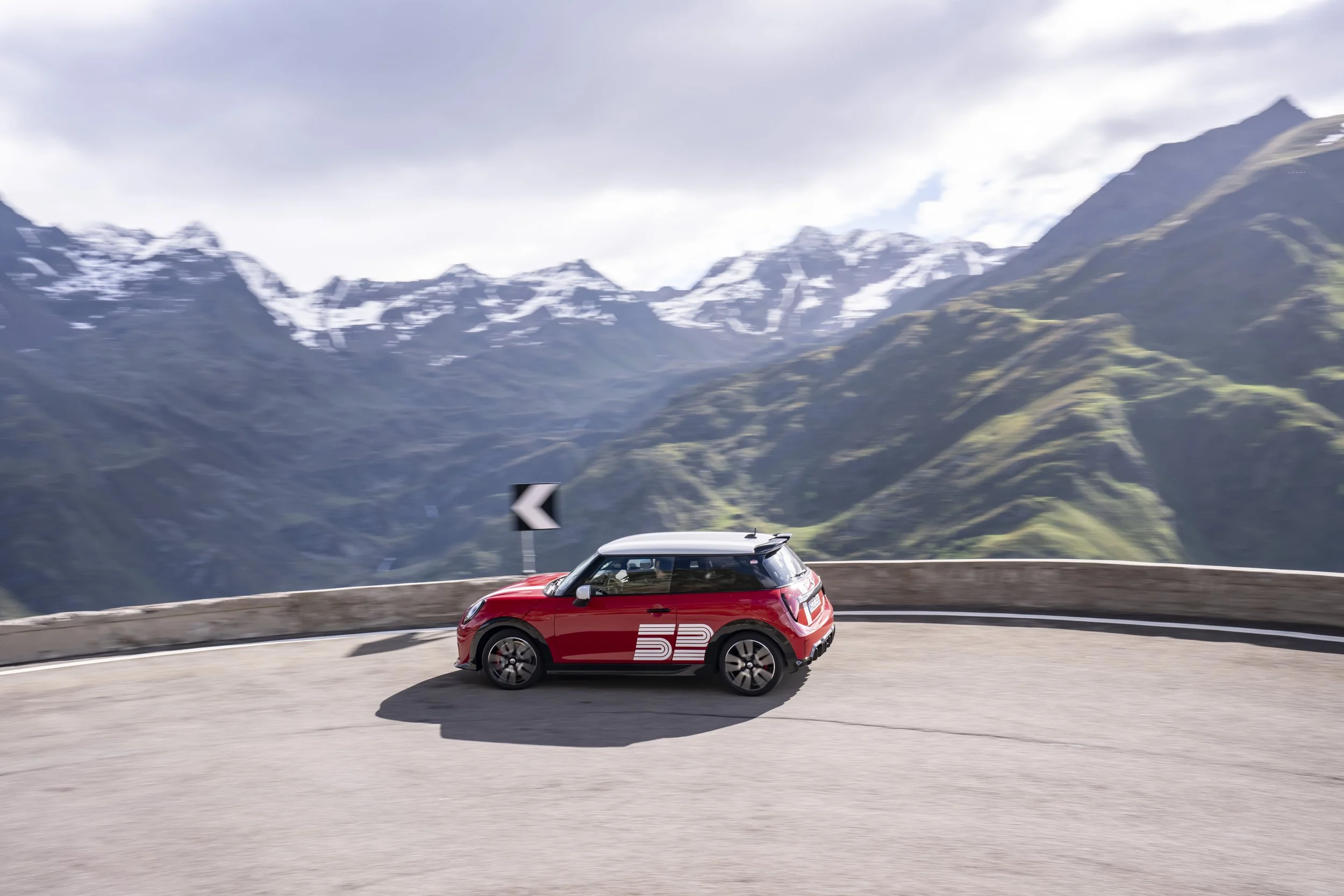 BF_MINI_JCW_1965_Victory_Edition_Chili_Red_062026-00019.jpg
