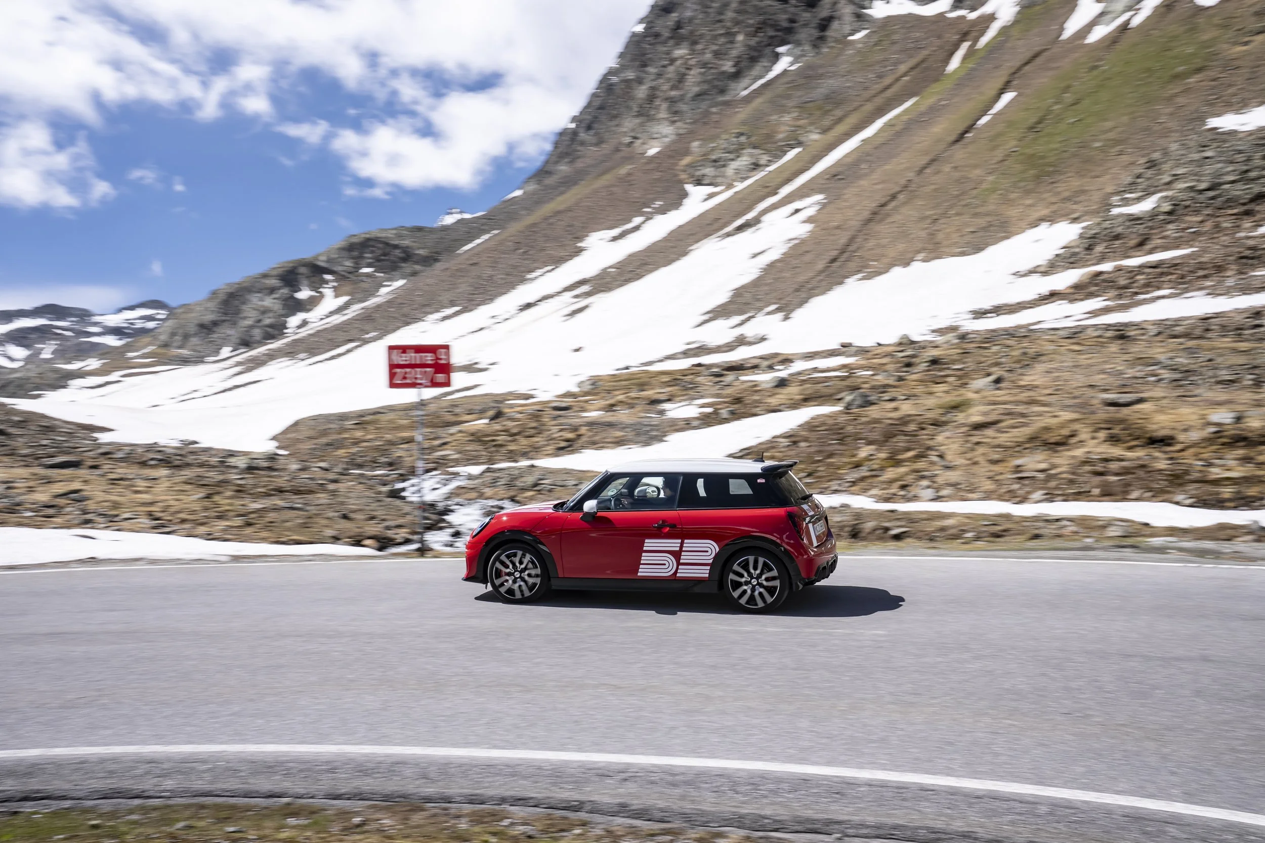 BF_MINI_JCW_1965_Victory_Edition_Chili_Red_062026-00027.jpg