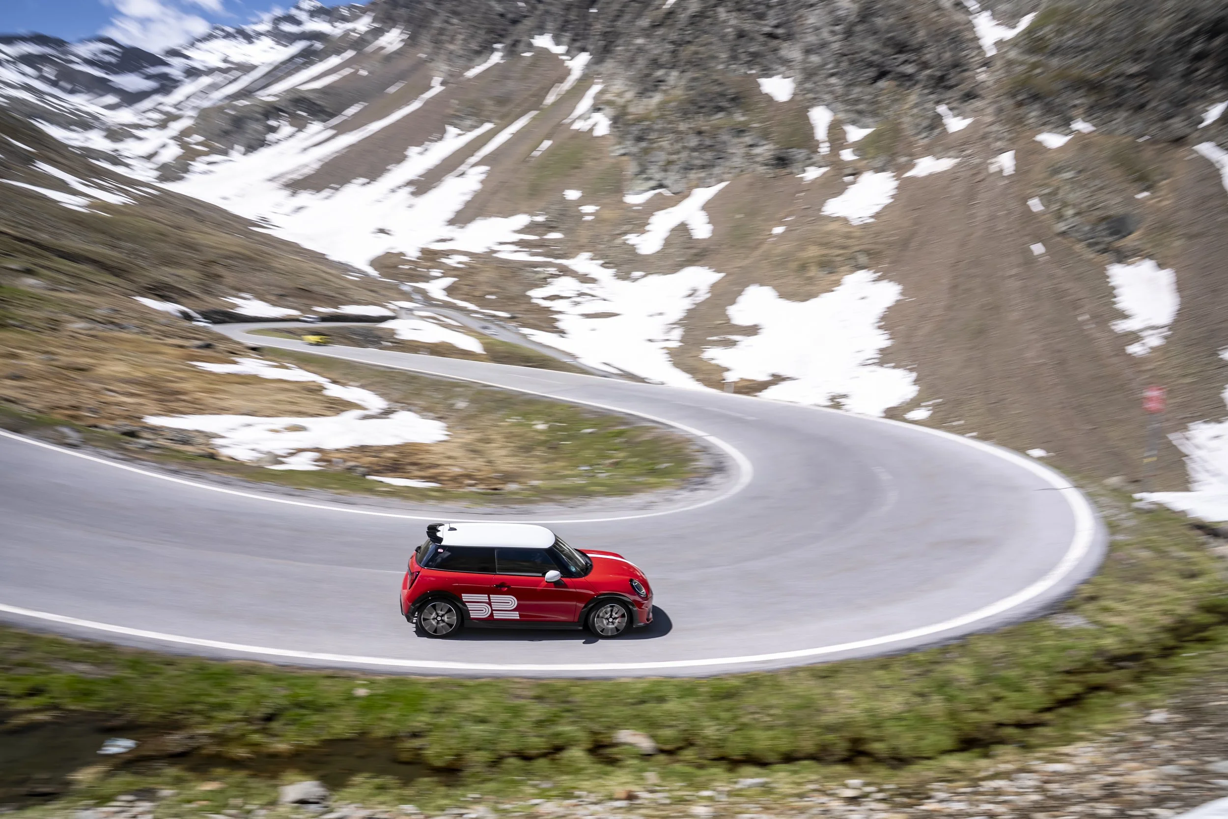 BF_MINI_JCW_1965_Victory_Edition_Chili_Red_062026-00033.jpg